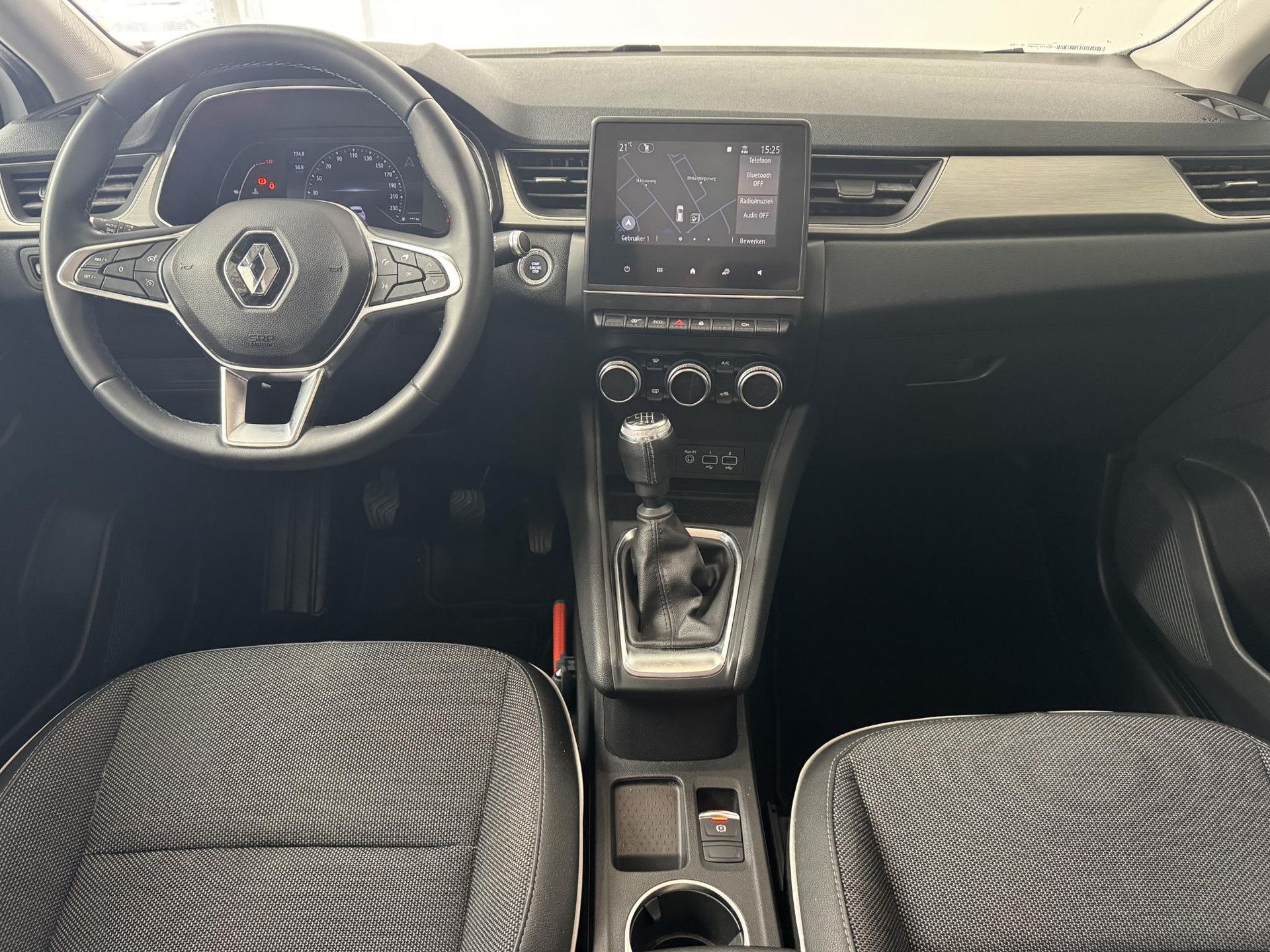 Renault Captur met kenteken N-433-ZS – interieur