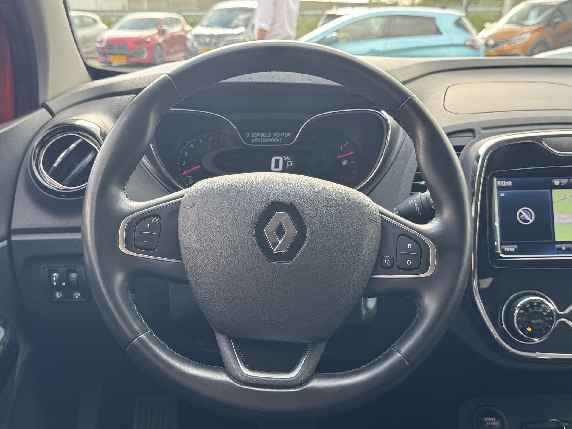 Renault Captur met kenteken NT-272-D – dashboard