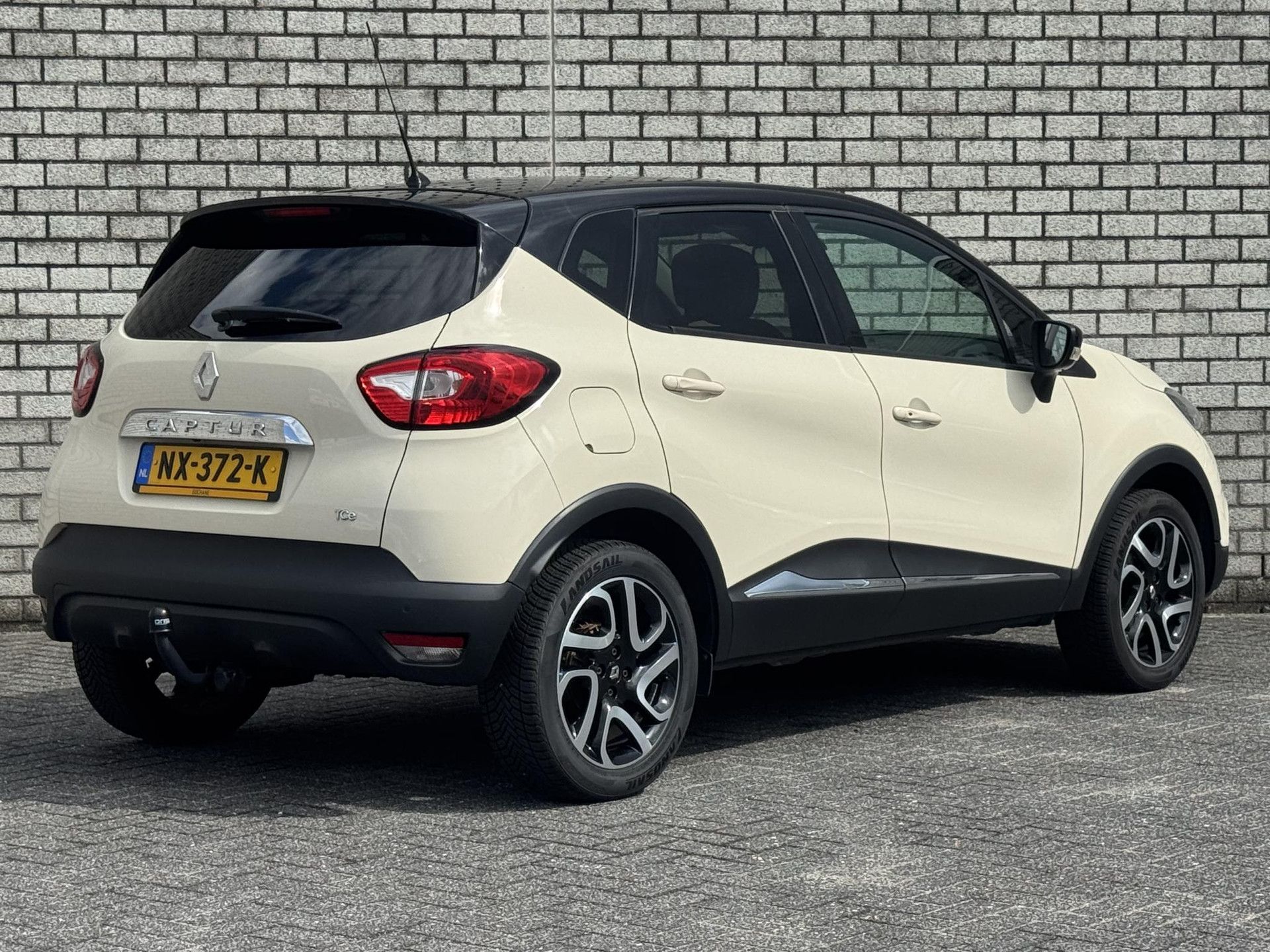 Renault Captur met kenteken NX-372-K – achteraanzicht