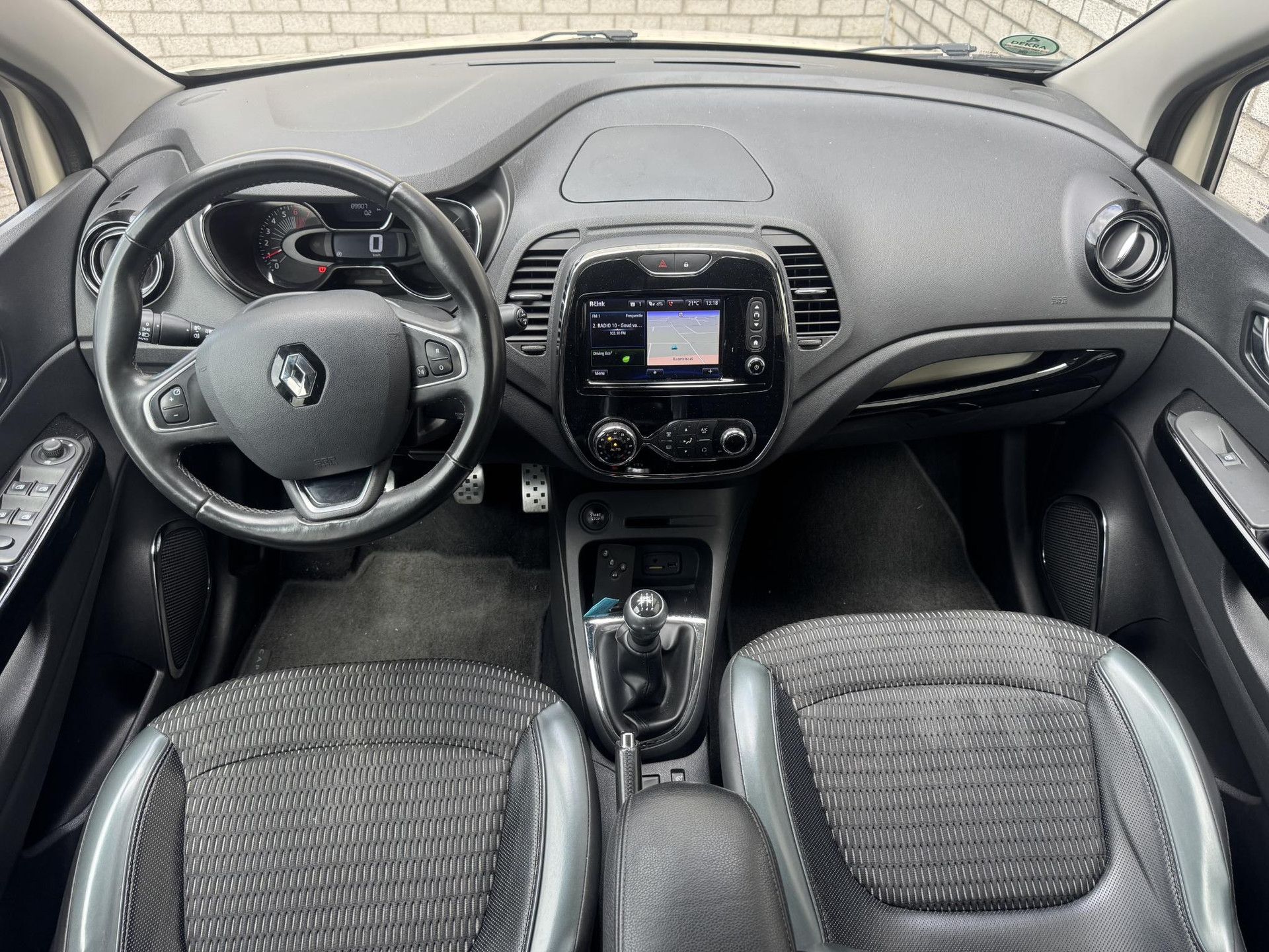 Renault Captur met kenteken NX-372-K – interieur