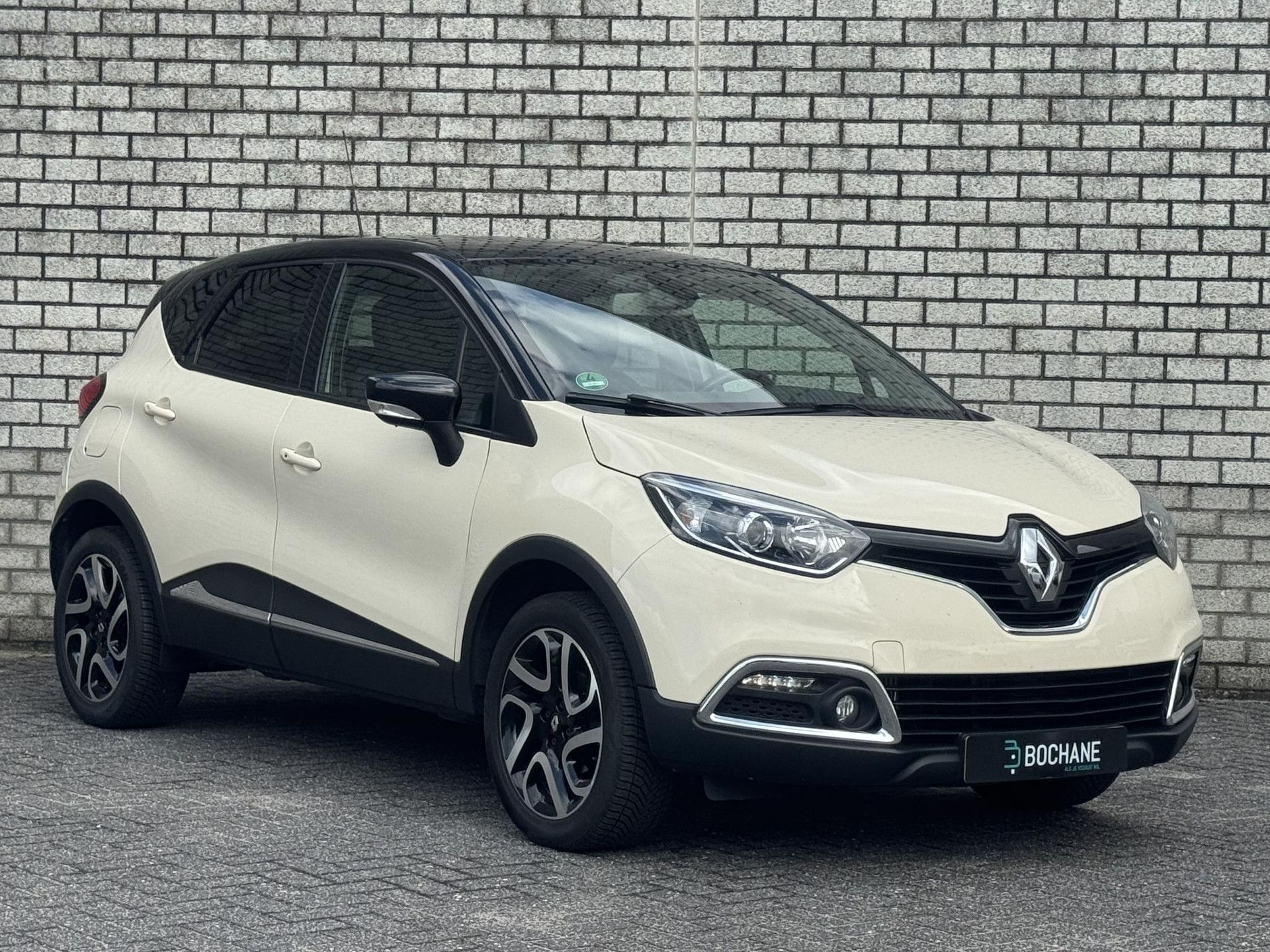 Renault Captur met kenteken NX-372-K – detailfoto