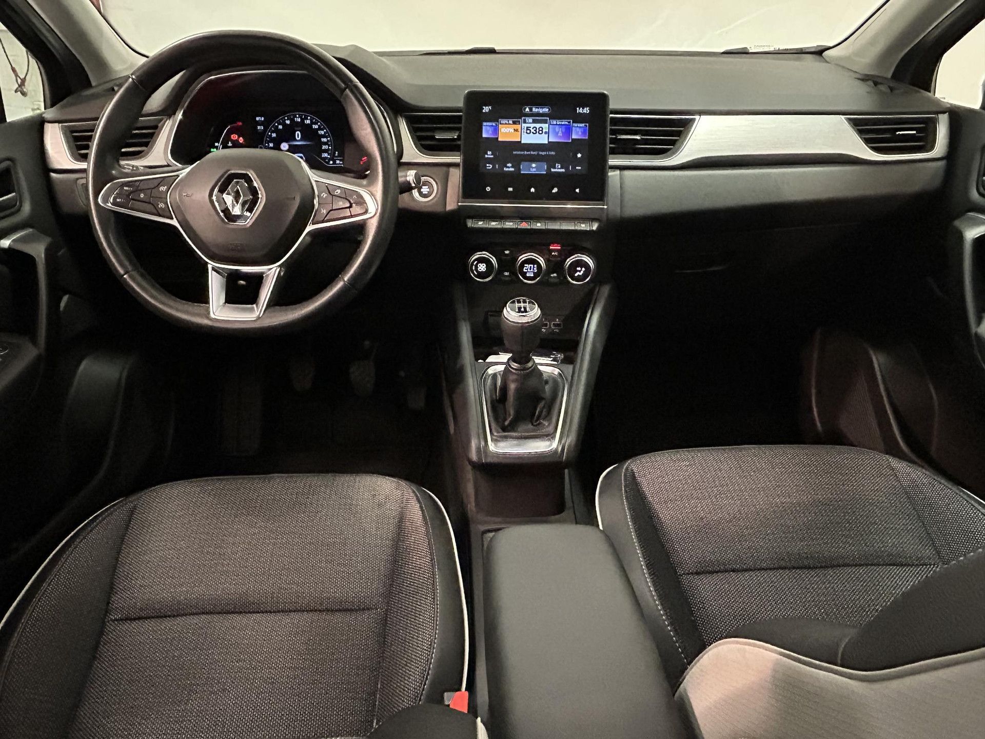Renault Captur met kenteken P-761-FD – interieur