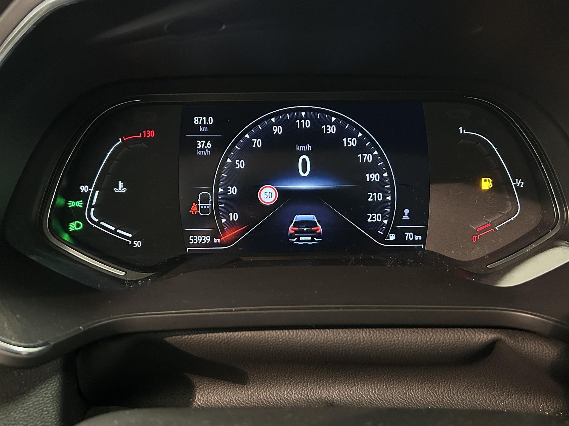 Renault Captur met kenteken P-761-FD – dashboard