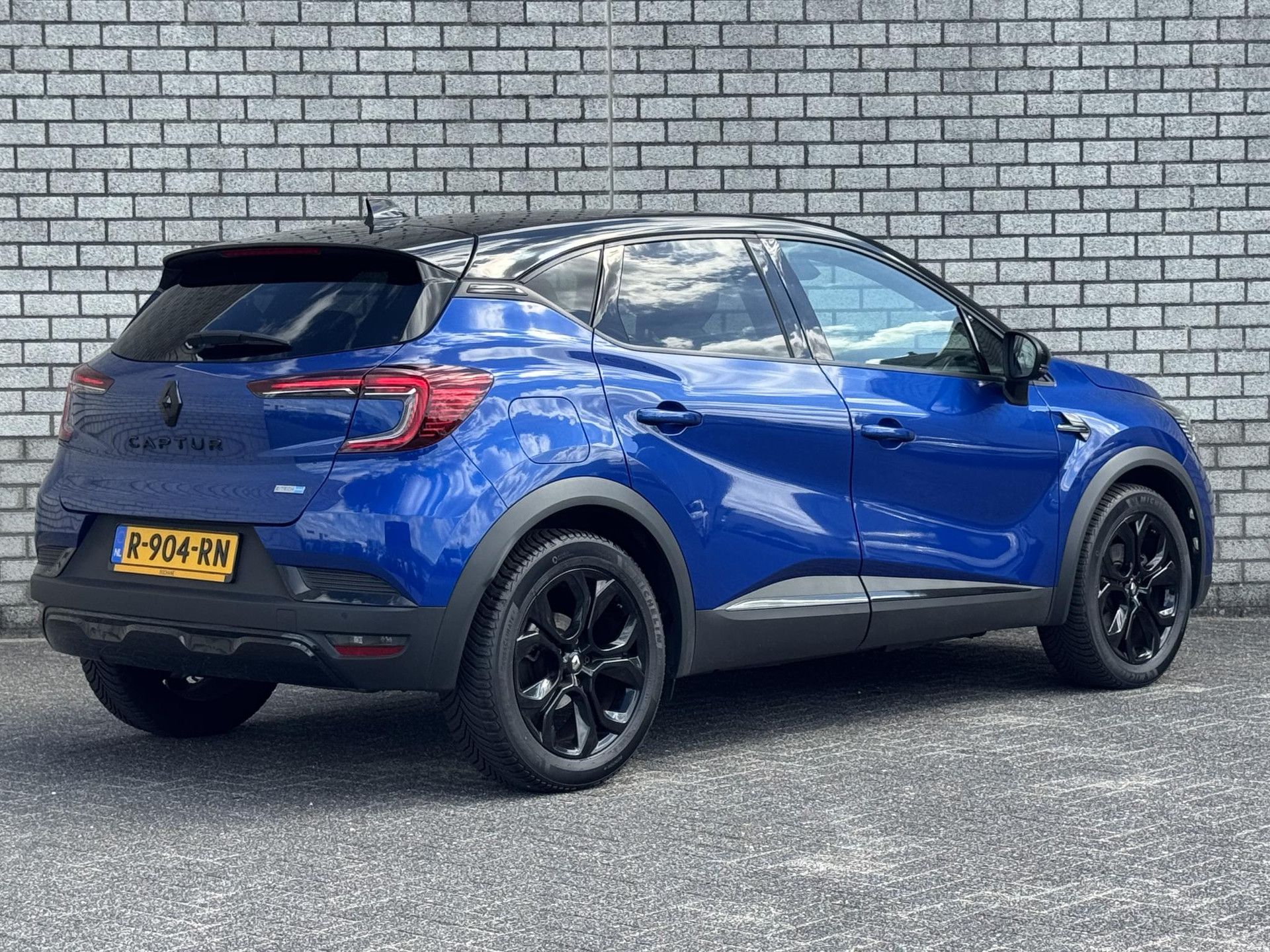 Renault Captur met kenteken R-904-RN – achteraanzicht