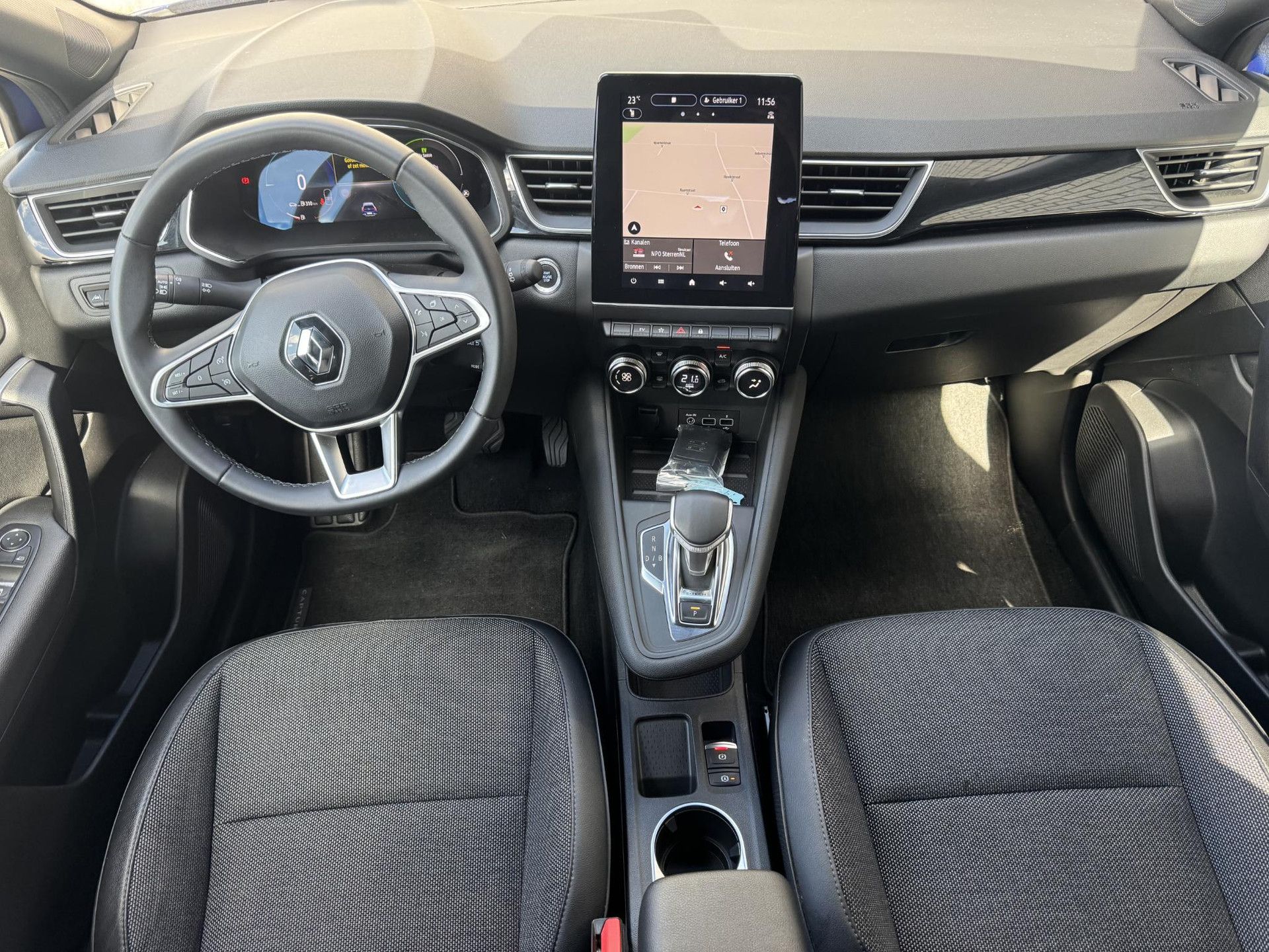 Renault Captur met kenteken R-904-RN – interieur