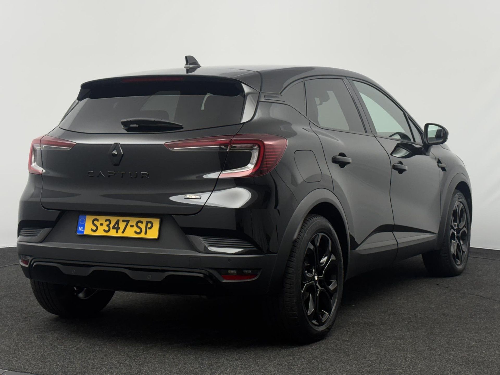 Renault Captur met kenteken S-347-SP – achteraanzicht