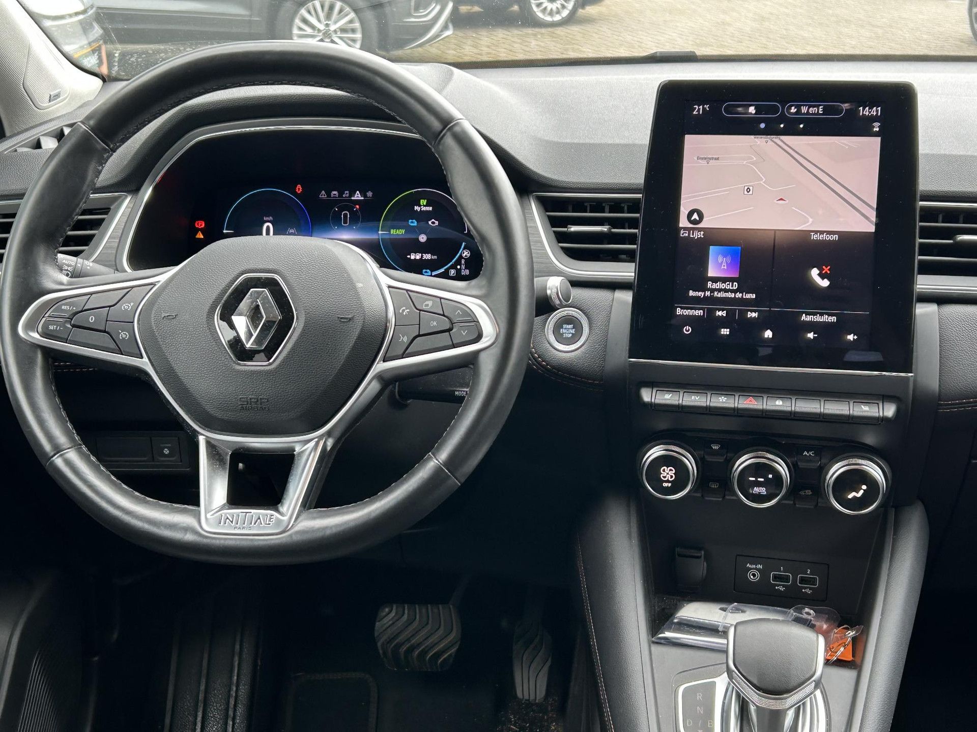 Renault Captur met kenteken S-706-GZ – interieur