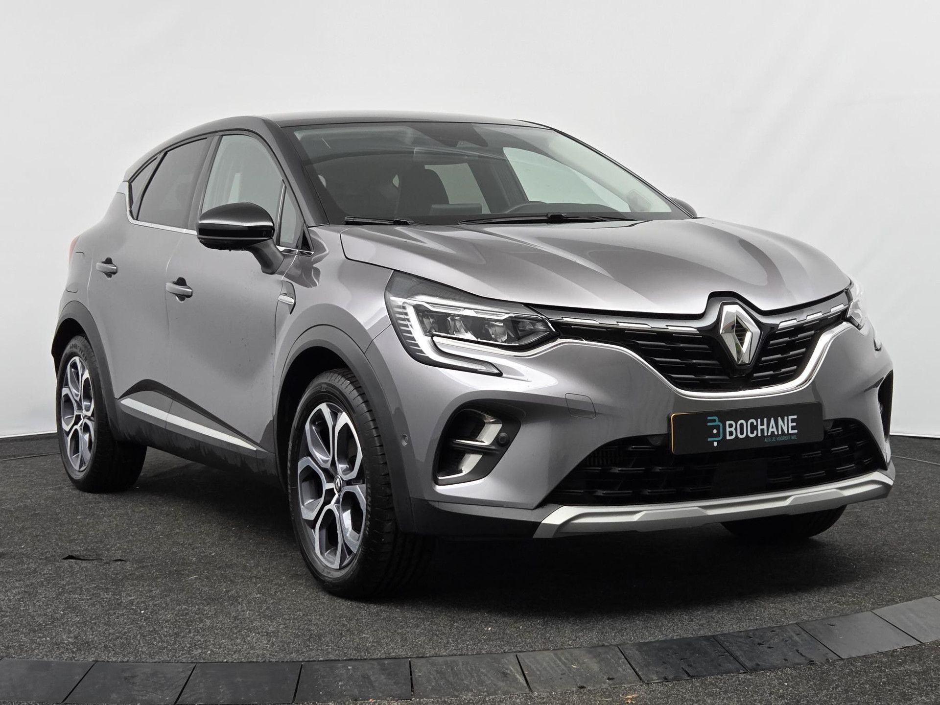 Renault Captur met kenteken T-213-TN – detailfoto