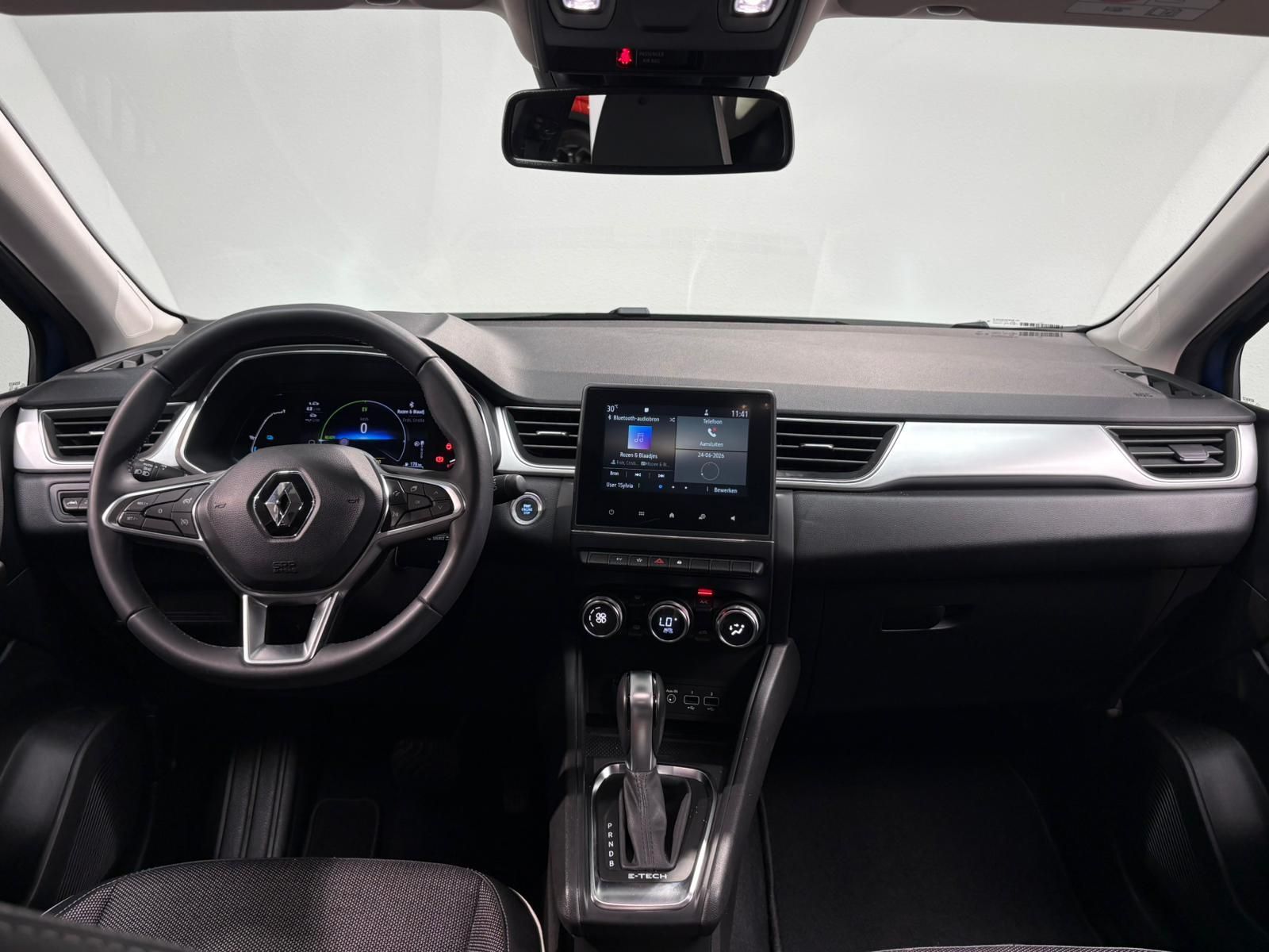 Renault Captur met kenteken T-911-FH – interieur