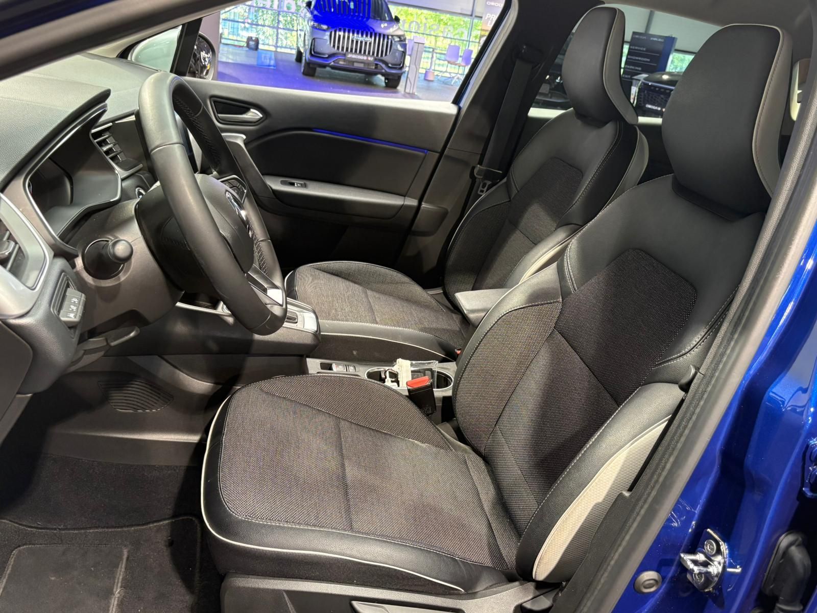 Renault Captur met kenteken T-911-FH – detailfoto