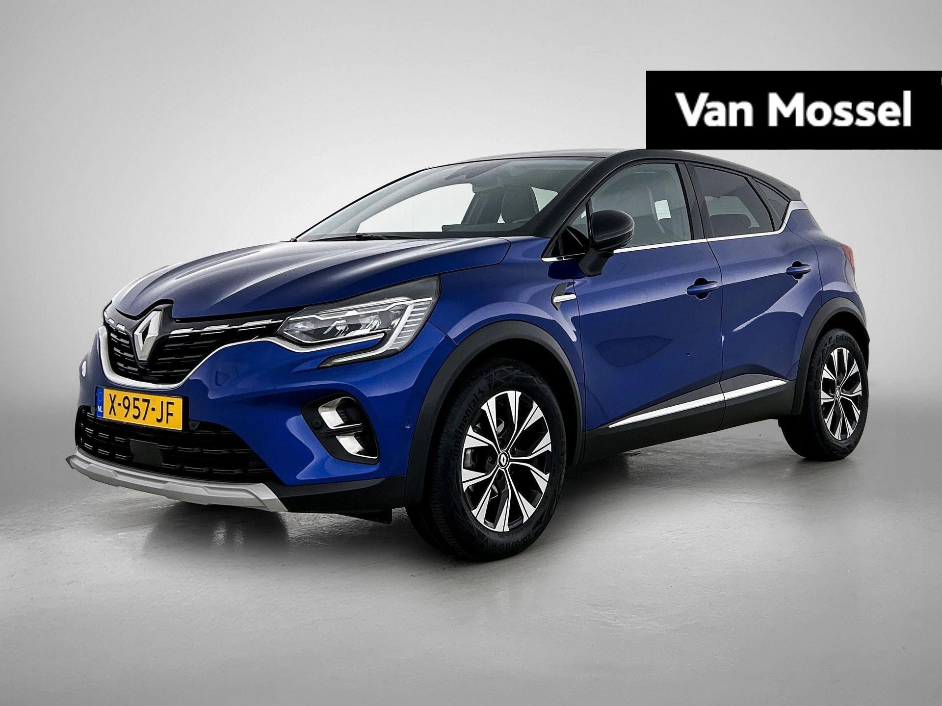 Renault Captur met kenteken X-957-JF – autofoto 2