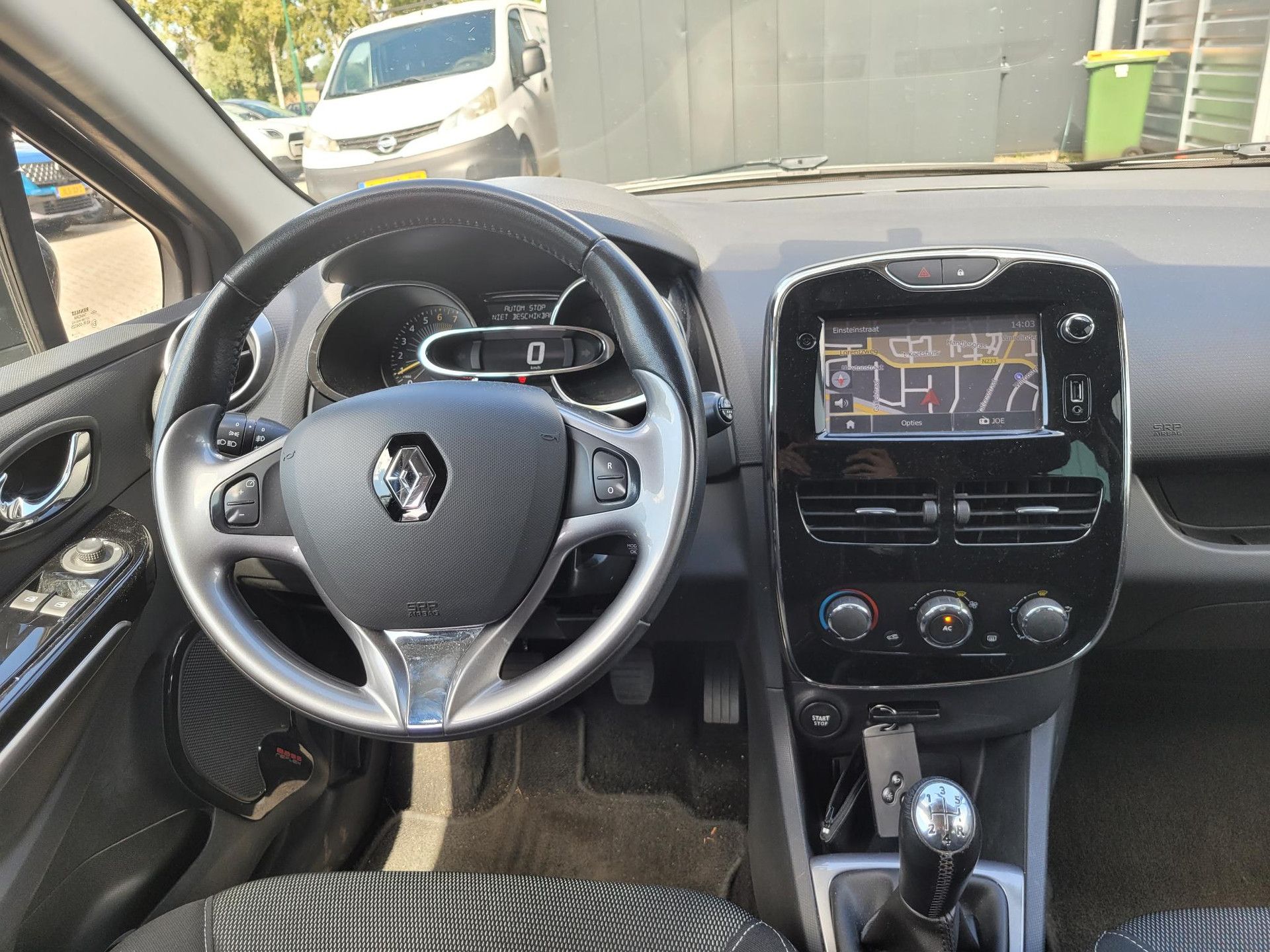 Renault Clio met kenteken 6-XTZ-67 – interieur