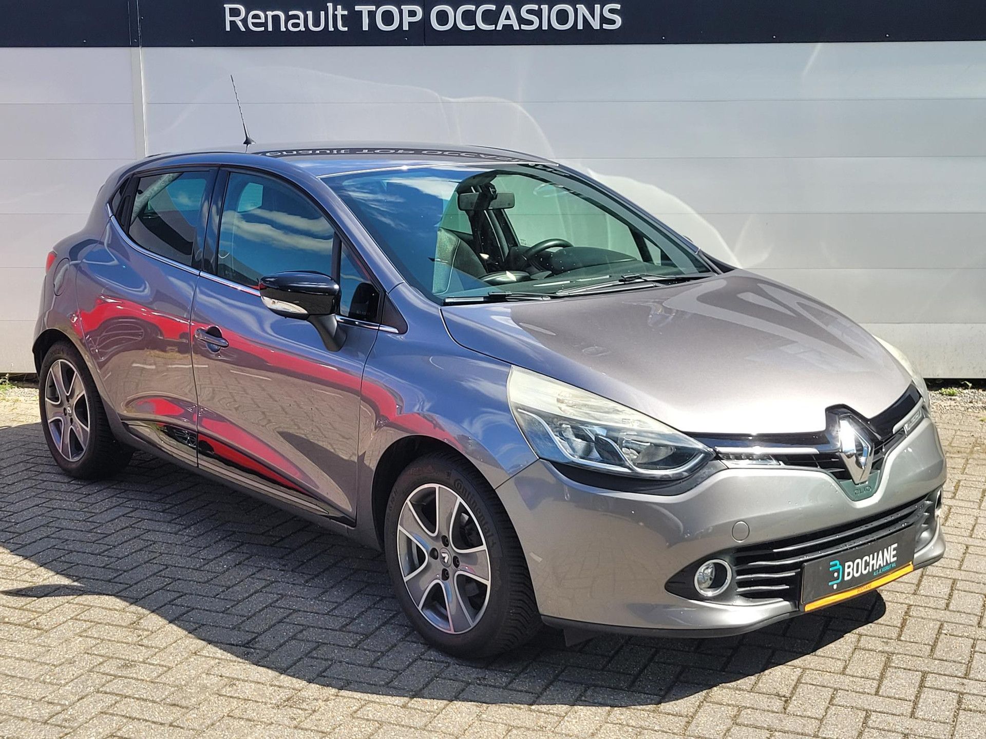 Renault Clio met kenteken 6-XTZ-67 – detailfoto