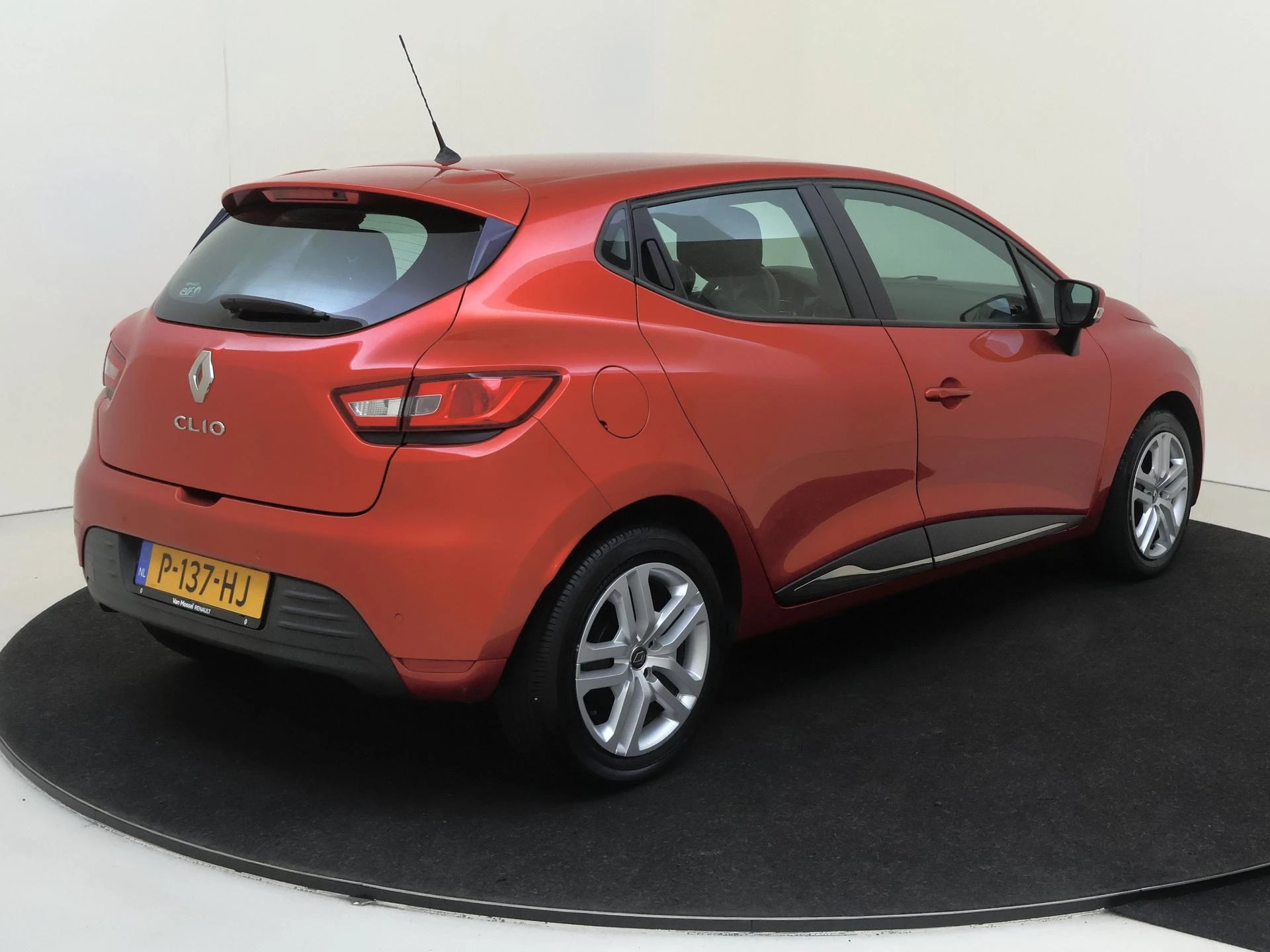 Renault Clio met kenteken 51100 – autofoto 5