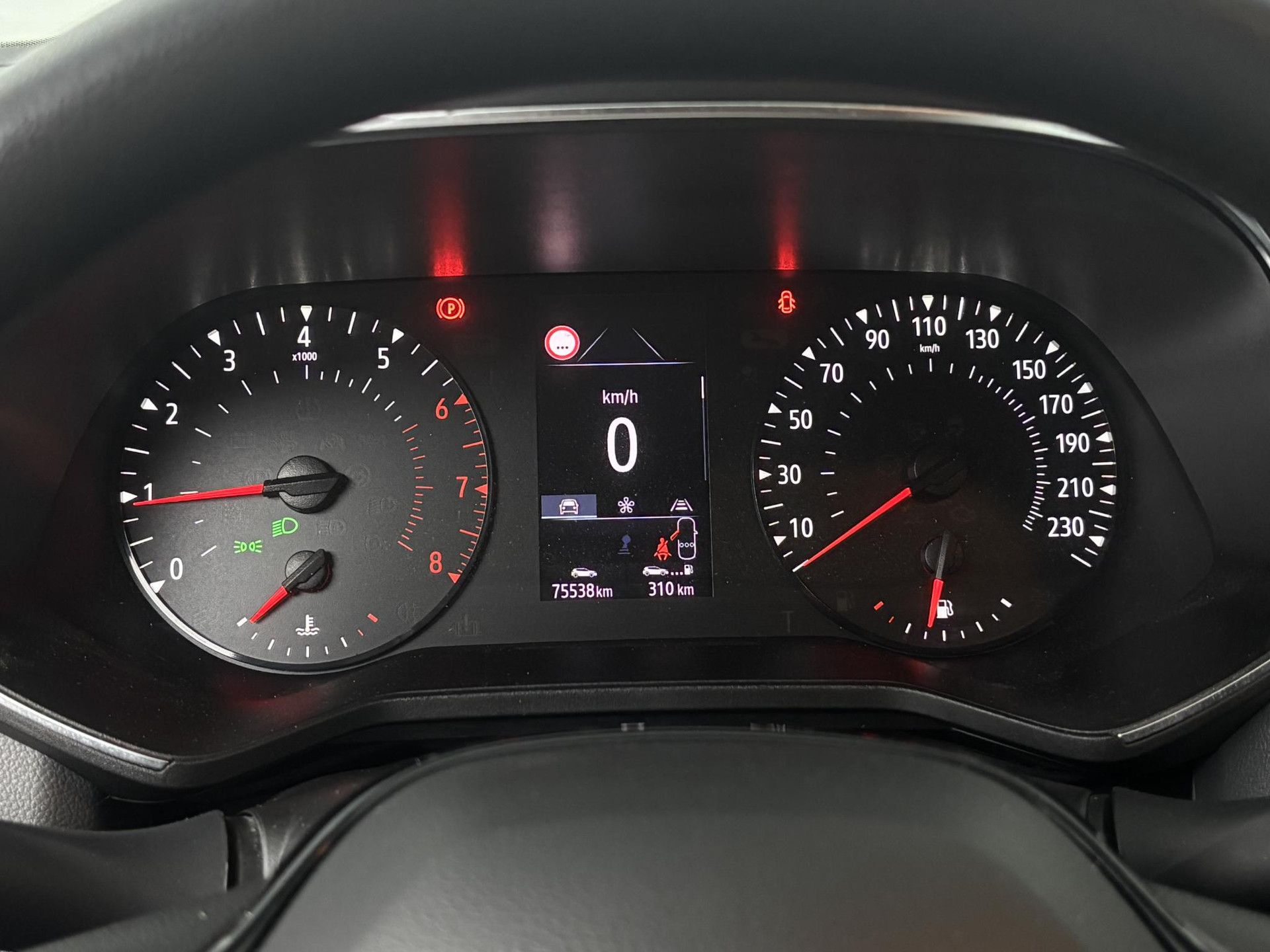 Renault Clio met kenteken G-851-TZ – dashboard