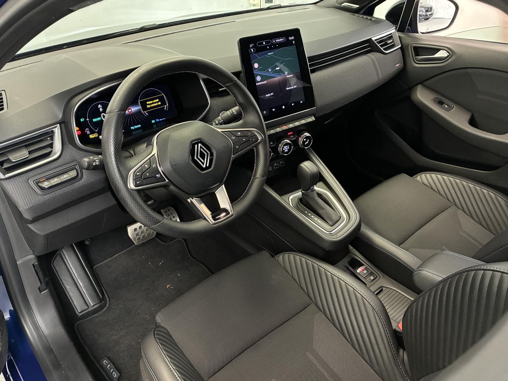 Renault Clio met kenteken GFP-48-X – interieur