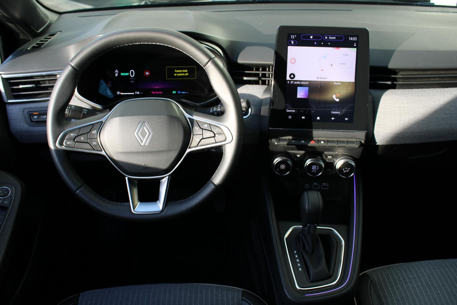 Renault Clio met kenteken GLJ-83-R – interieur