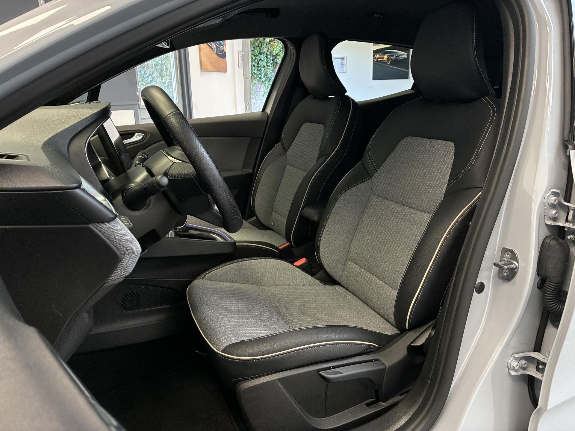 Renault Clio met kenteken GXR-60-D – interieur