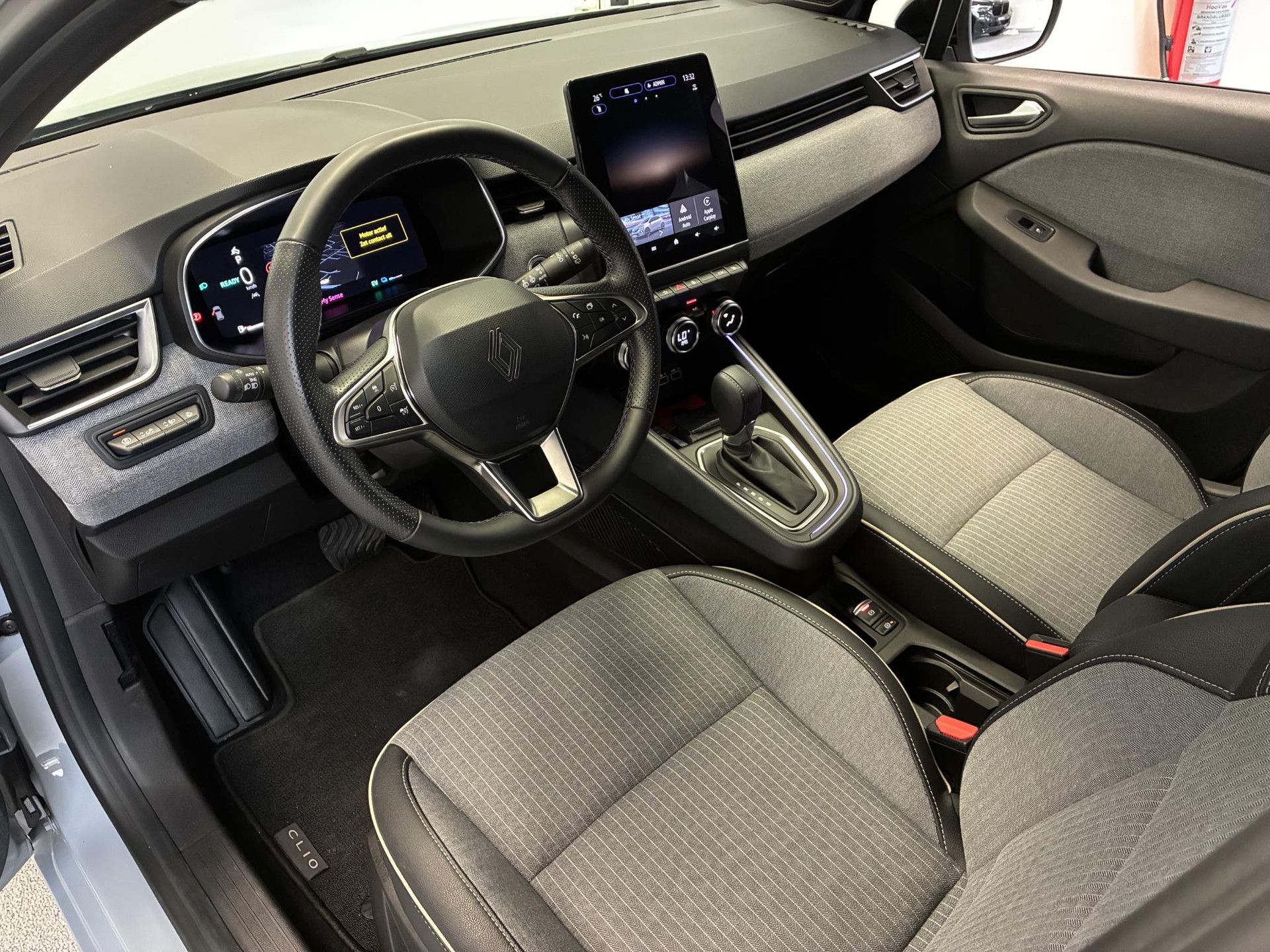 Renault Clio met kenteken GXR-60-D – dashboard