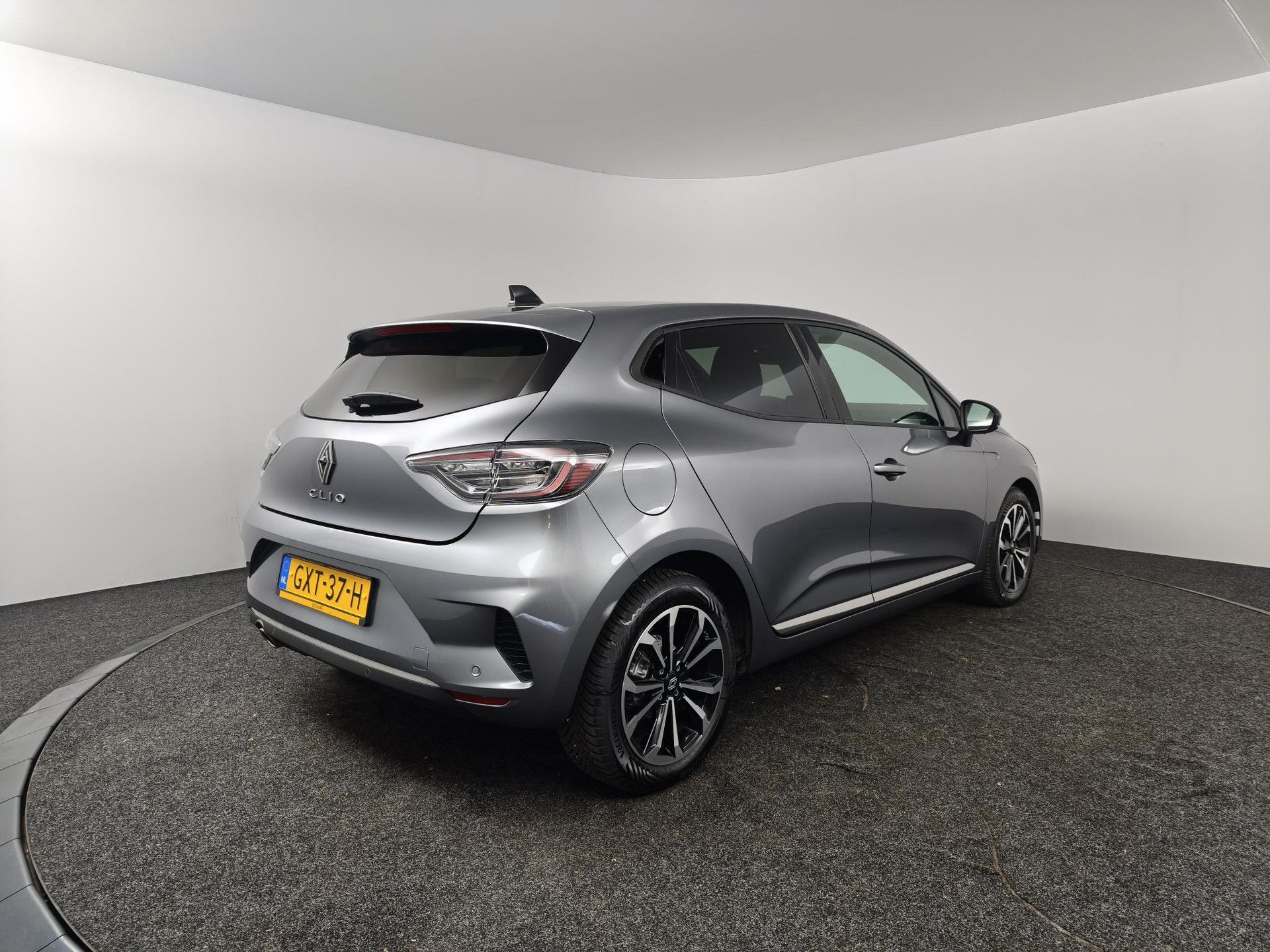 Renault Clio met kenteken GXT-37-H – achteraanzicht