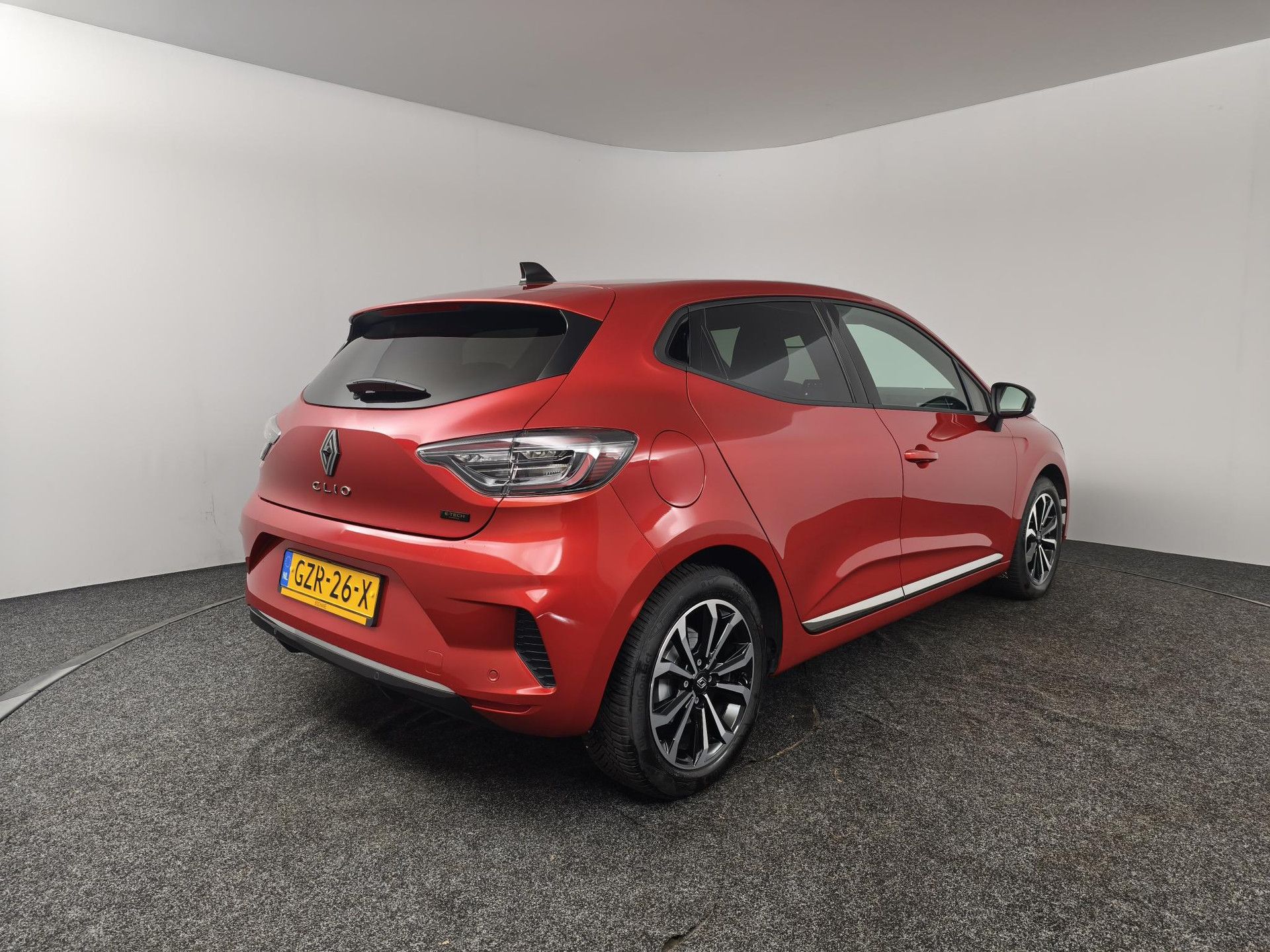 Renault Clio met kenteken GZR-26-X – achteraanzicht