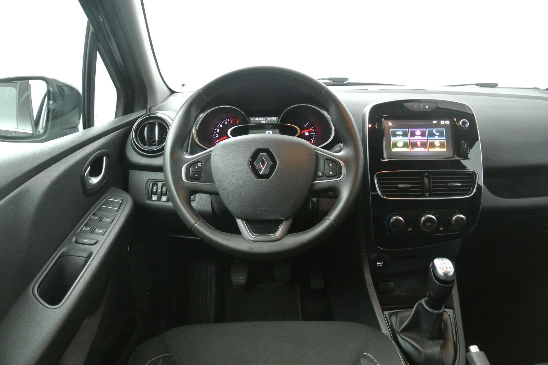 Renault Clio met kenteken H-064-PN – interieur