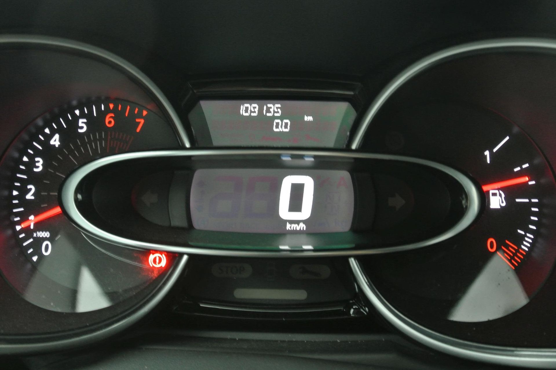 Renault Clio met kenteken H-064-PN – dashboard