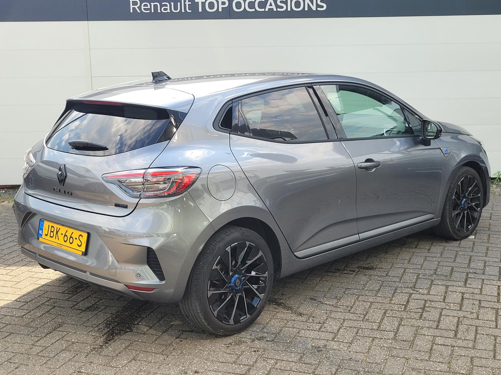 Renault Clio met kenteken JBK-66-S – achteraanzicht