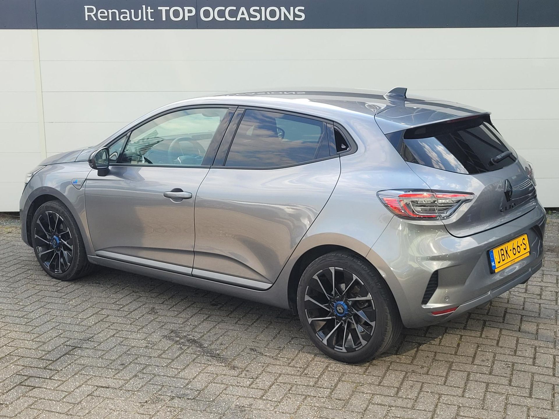 Renault Clio met kenteken JBK-66-S – detailfoto