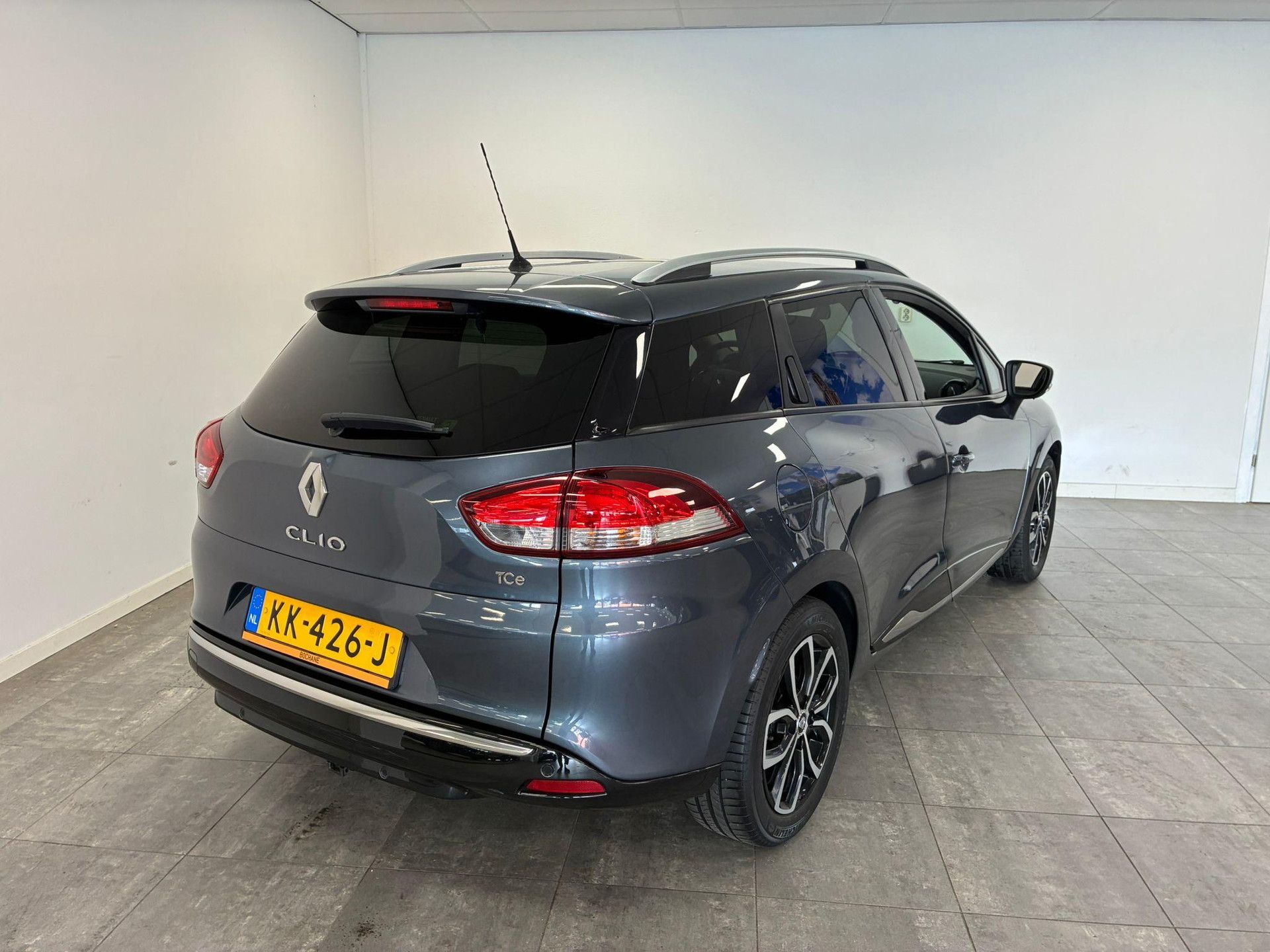 Renault Clio met kenteken KK-426-J – achteraanzicht