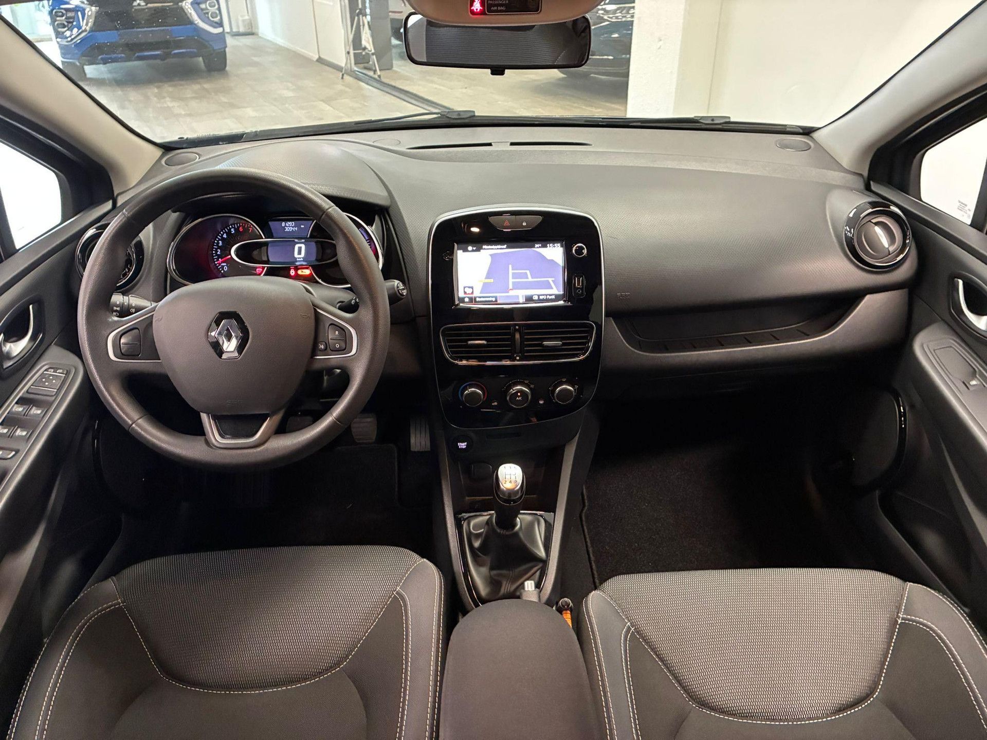 Renault Clio met kenteken KK-426-J – interieur