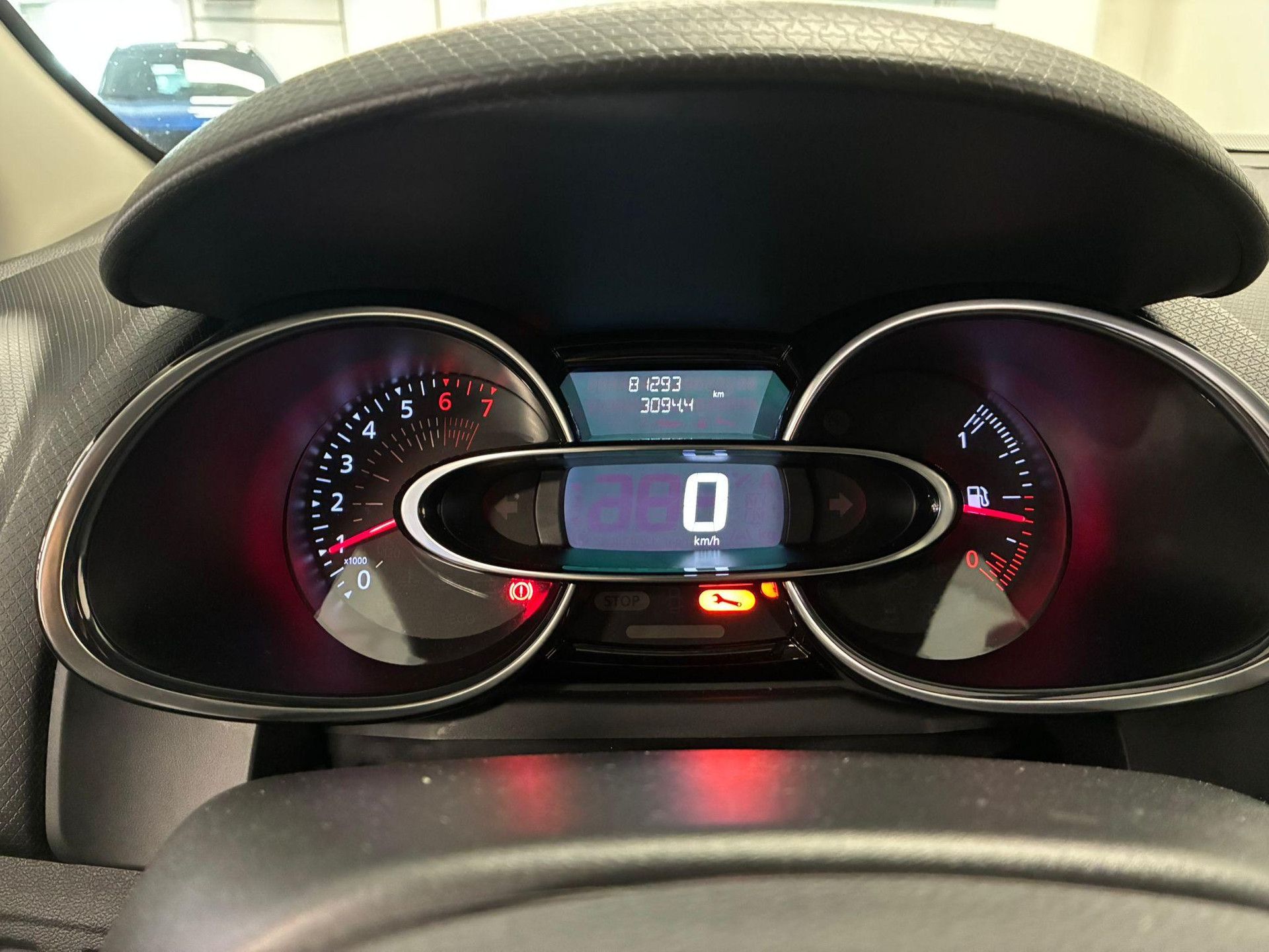 Renault Clio met kenteken KK-426-J – dashboard