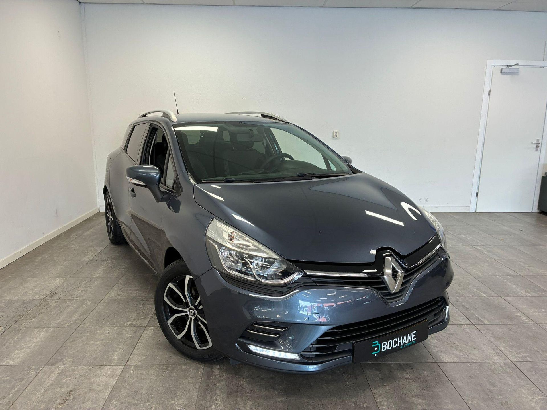 Renault Clio met kenteken KK-426-J – detailfoto