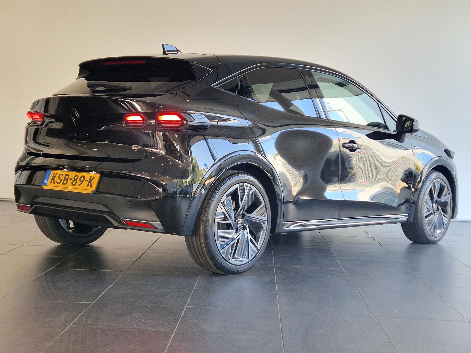 Renault Clio met kenteken KSB-89-K – achteraanzicht