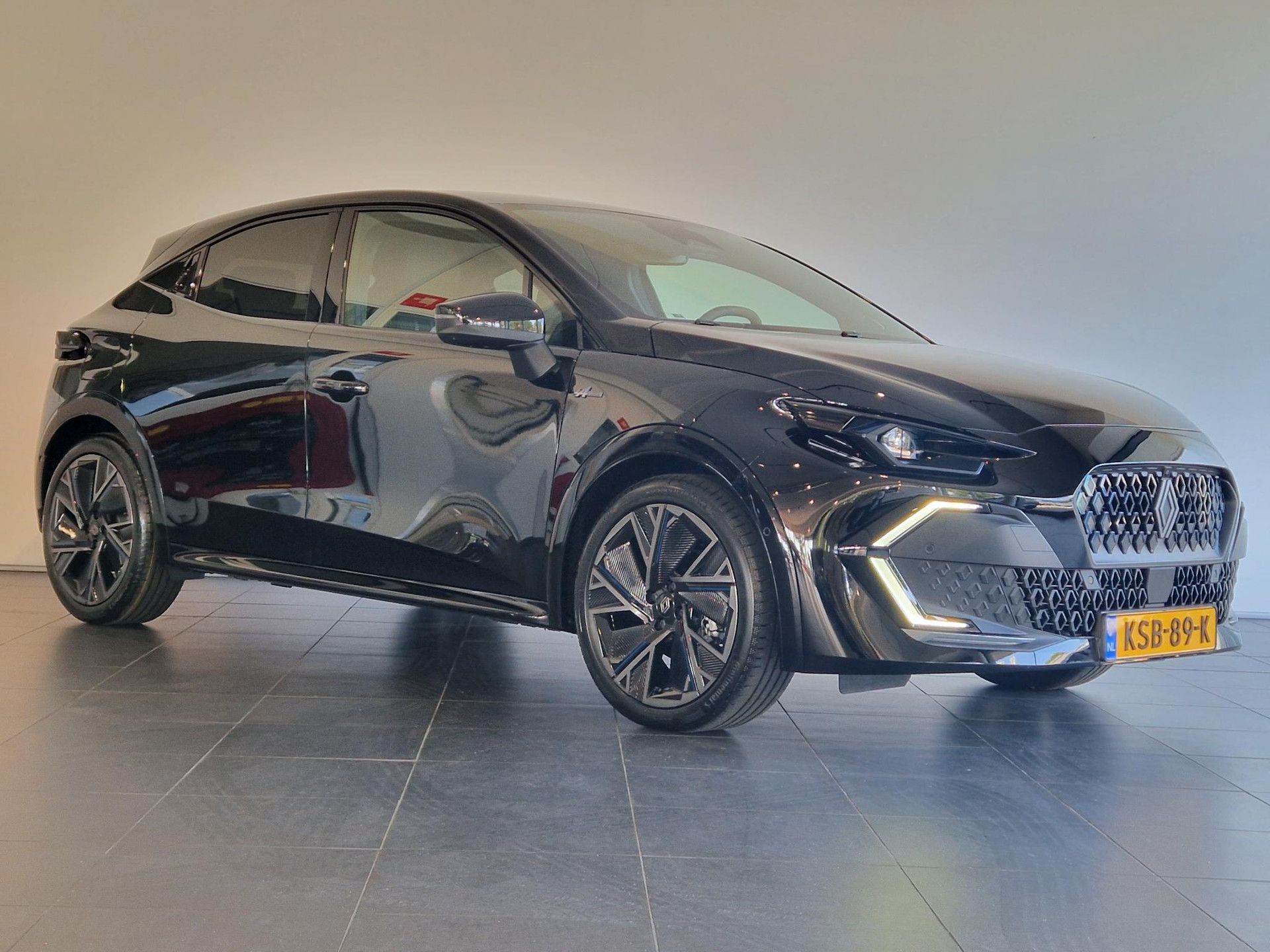 Renault Clio met kenteken KSB-89-K – detailfoto