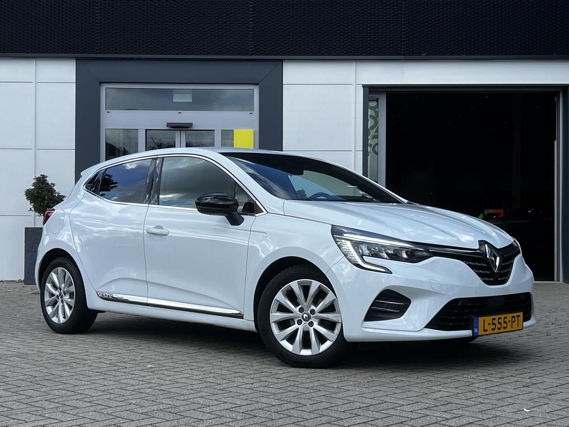 Renault Clio met kenteken L-555-PT – detailfoto