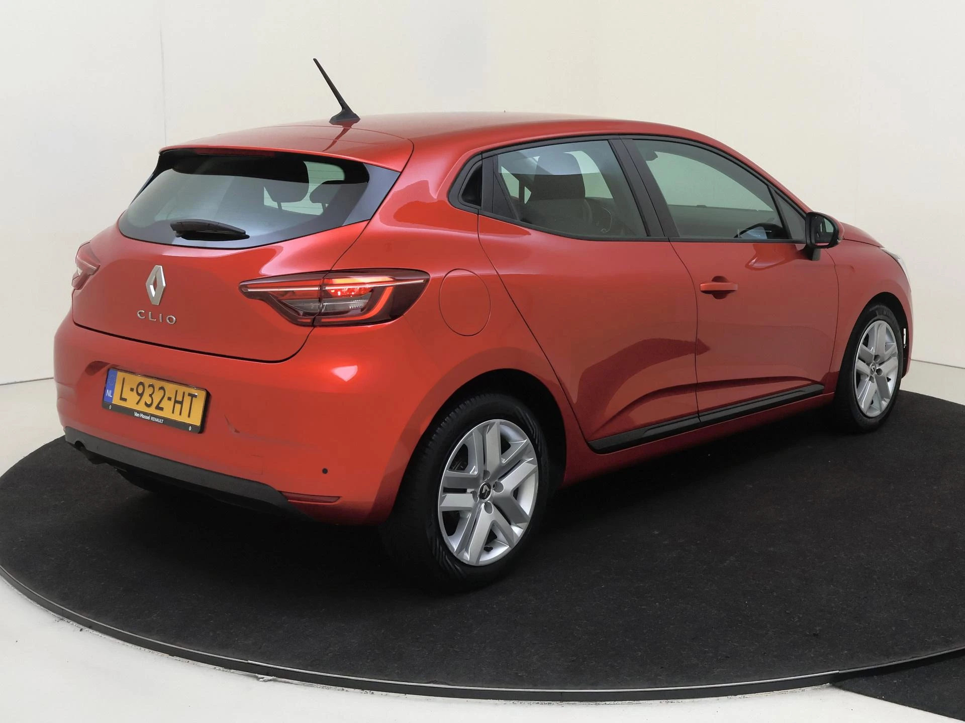 Renault Clio met kenteken L-932-HT – autofoto 5