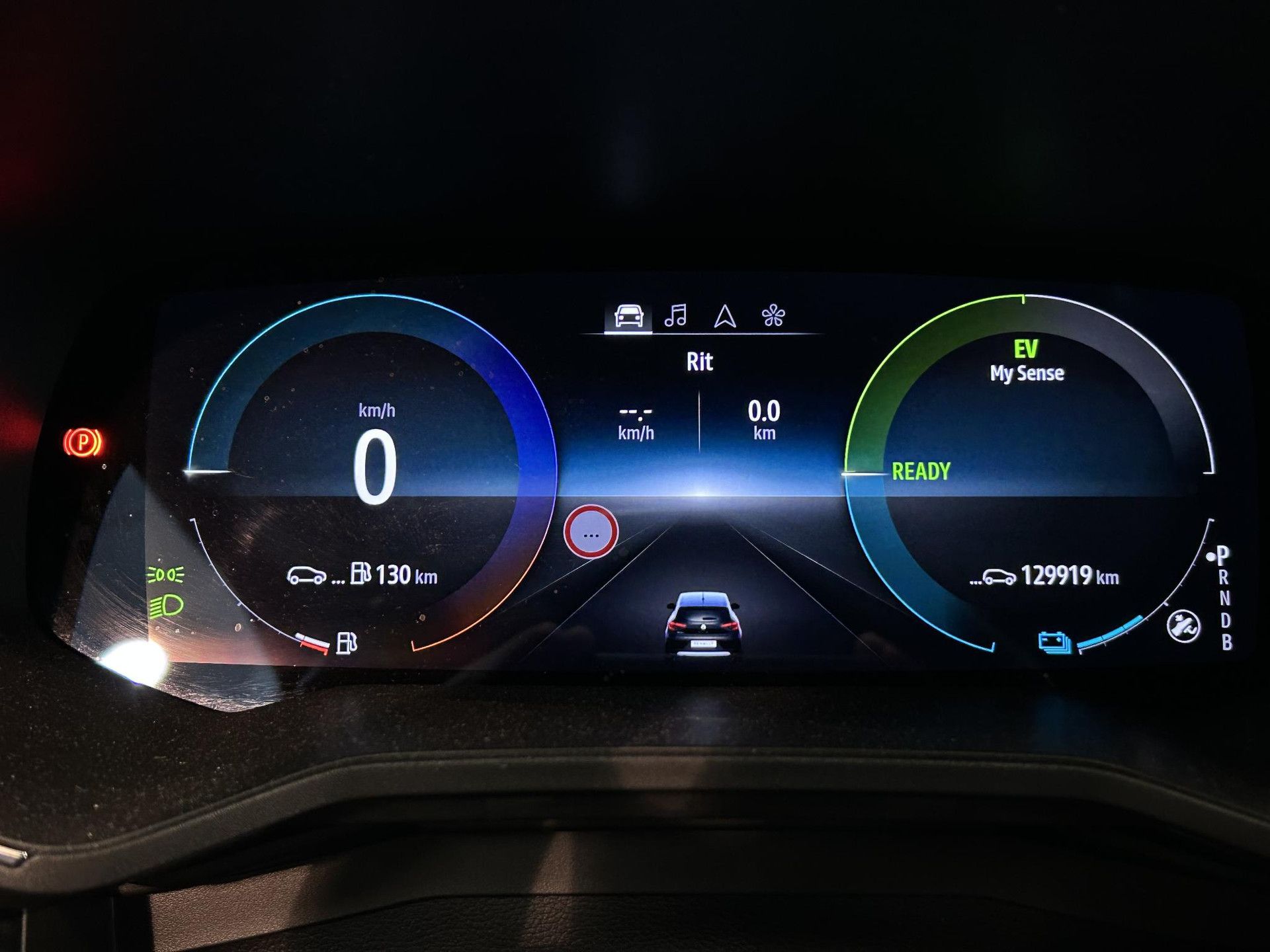Renault Clio met kenteken R-081-KP – dashboard