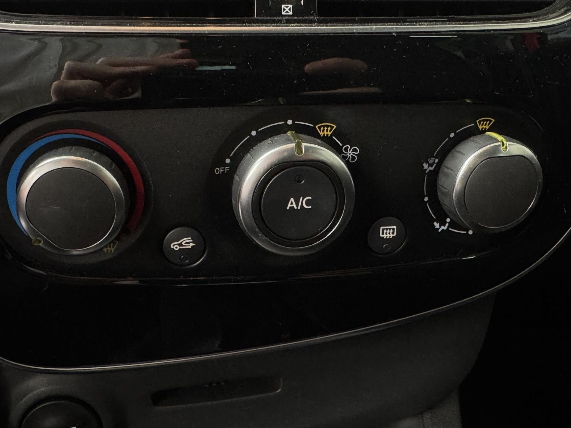 Renault Clio met kenteken RN-213-J – detailfoto