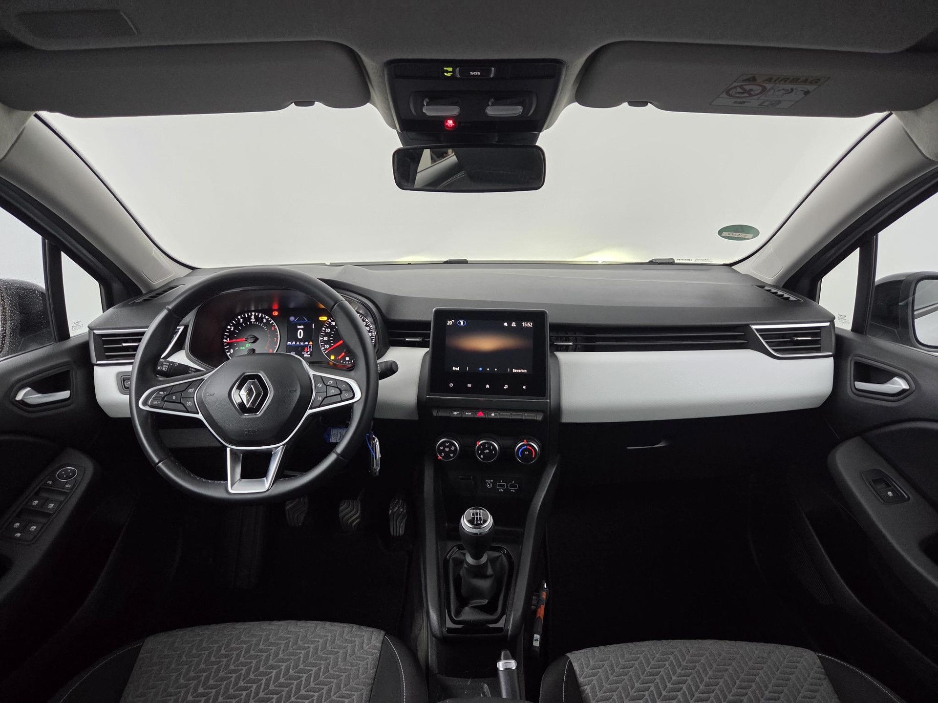 Renault Clio met kenteken S-107-FD – interieur