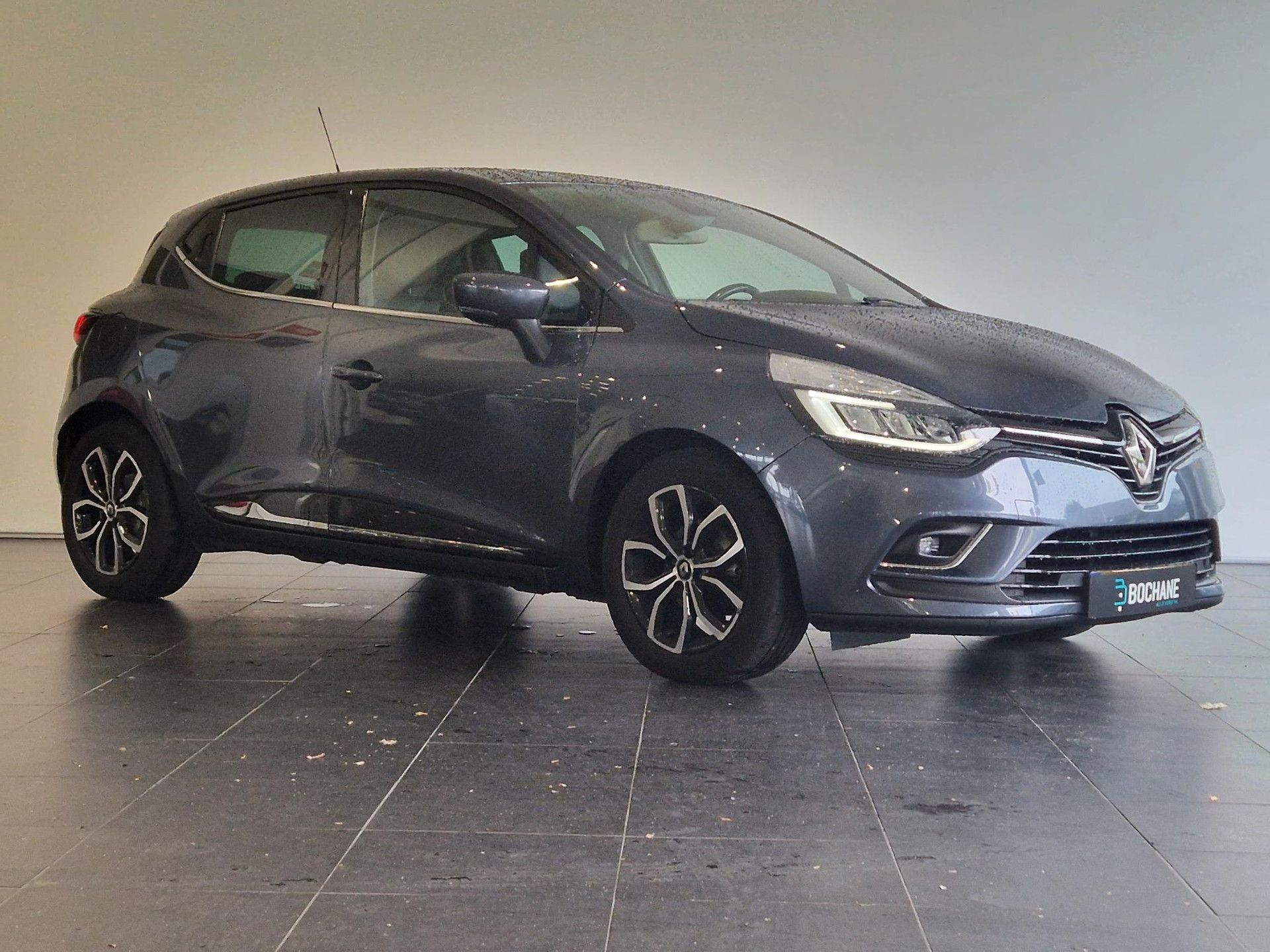Renault Clio met kenteken SR-421-V – detailfoto