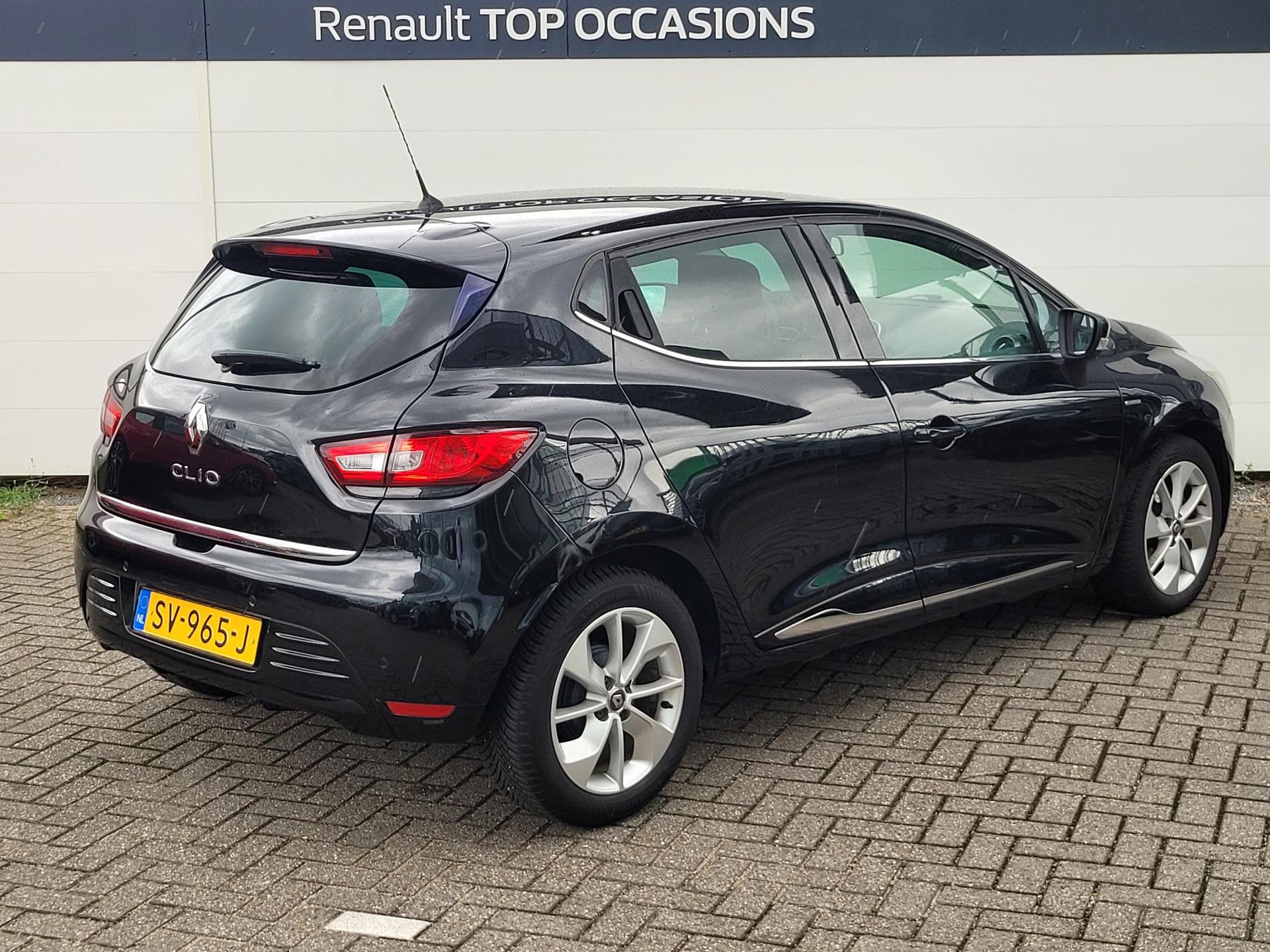 Renault Clio met kenteken SV-965-J – achteraanzicht