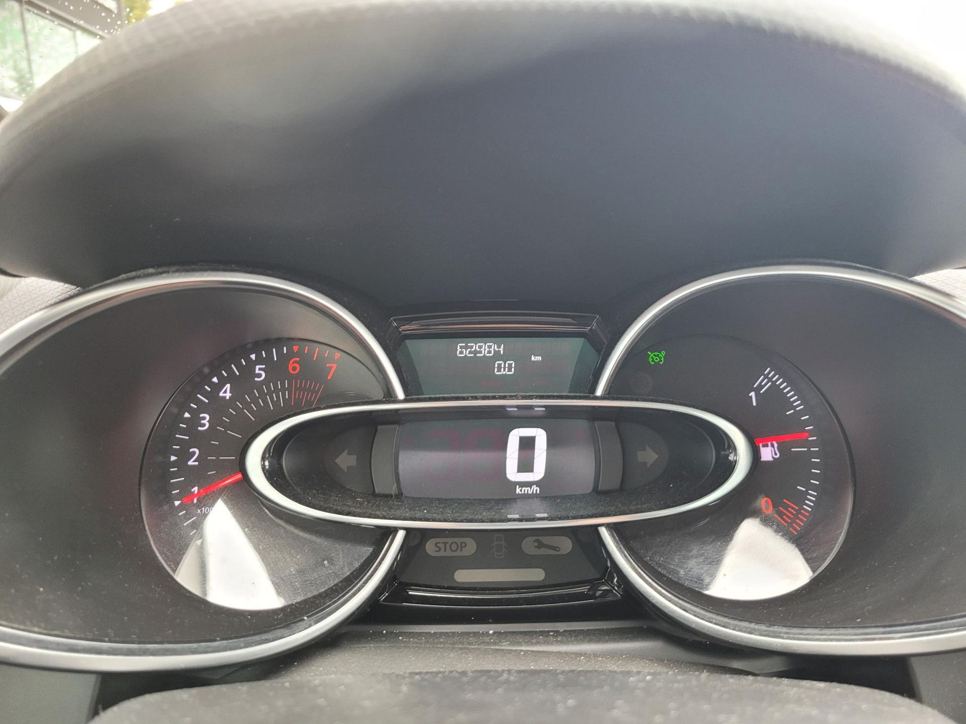 Renault Clio met kenteken SV-965-J – dashboard