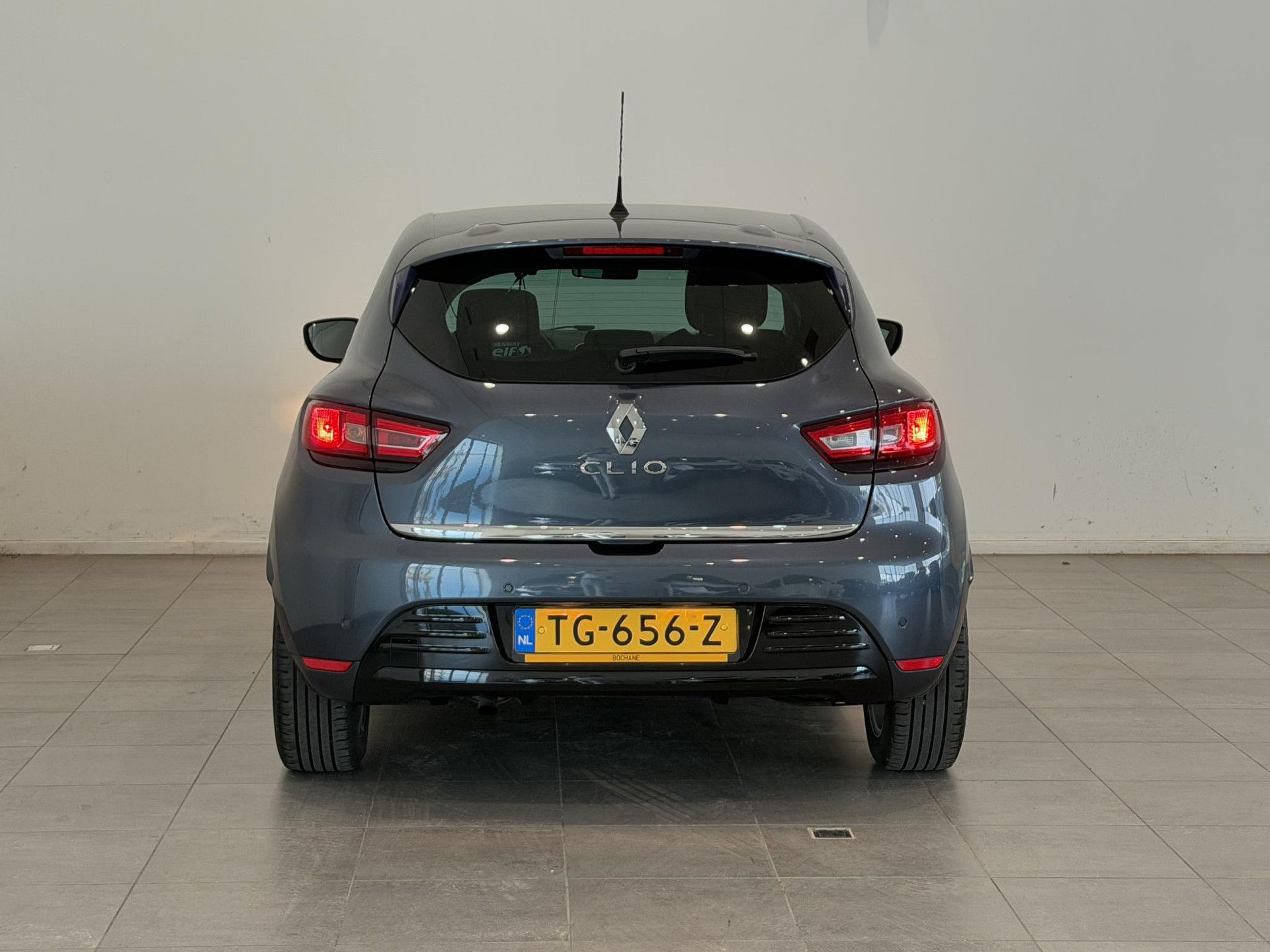 Renault Clio met kenteken TG-656-Z – interieur