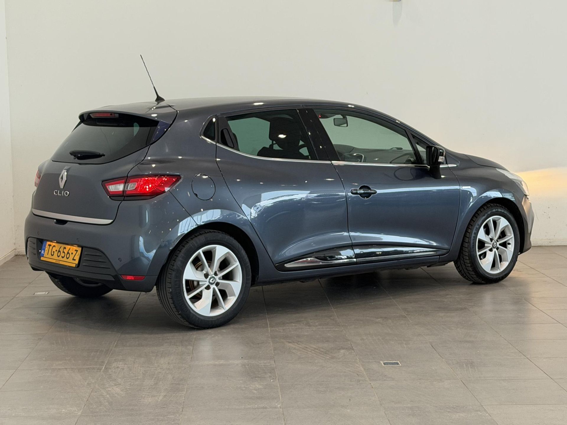 Renault Clio met kenteken TG-656-Z – dashboard