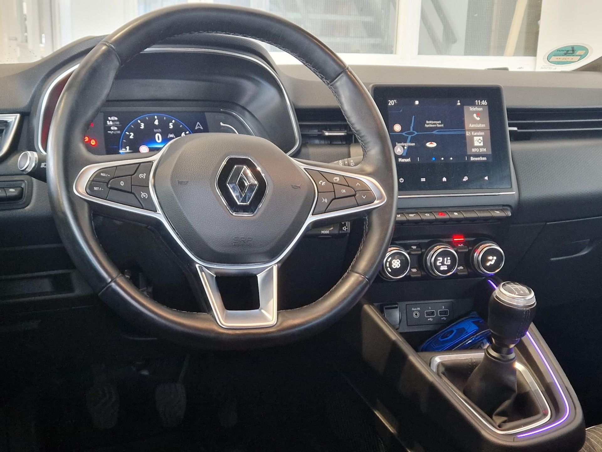 Renault Clio met kenteken X-720-XP – interieur