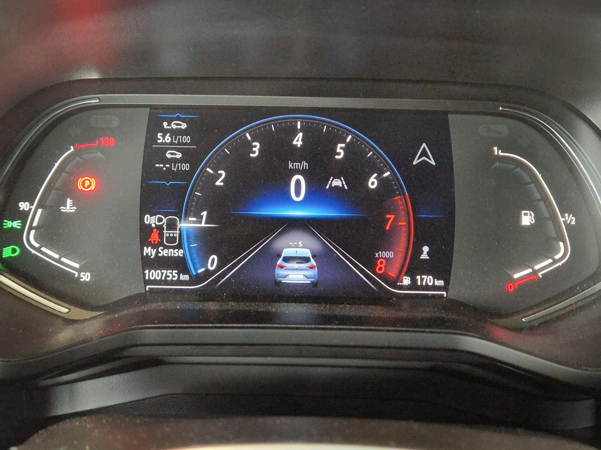 Renault Clio met kenteken X-720-XP – dashboard