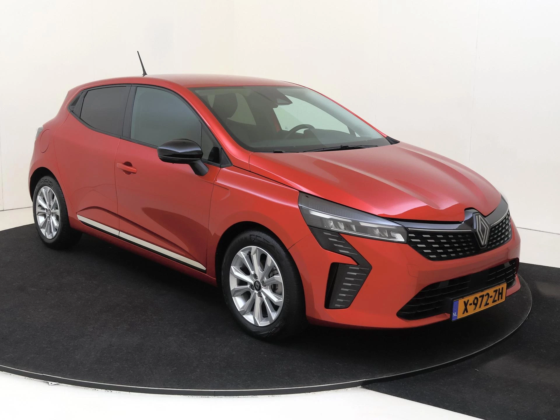 Renault Clio met kenteken X-972-ZH – autofoto 3