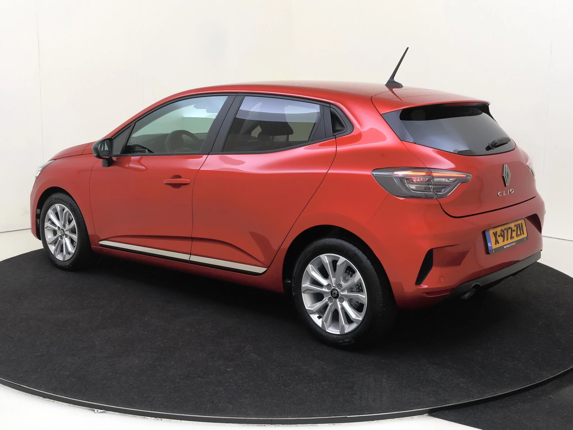 Renault Clio met kenteken X-972-ZH – autofoto 4