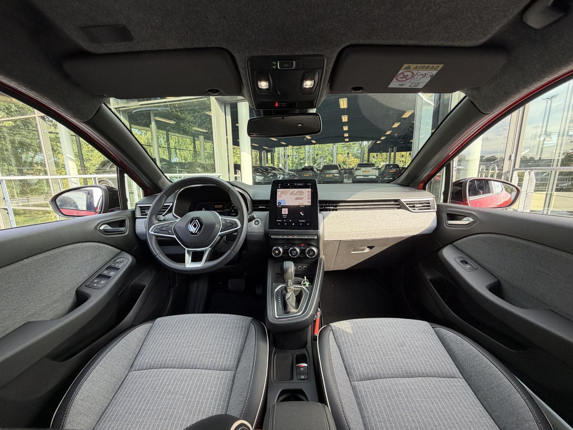 Renault Clio met kenteken X-993-KT – interieur